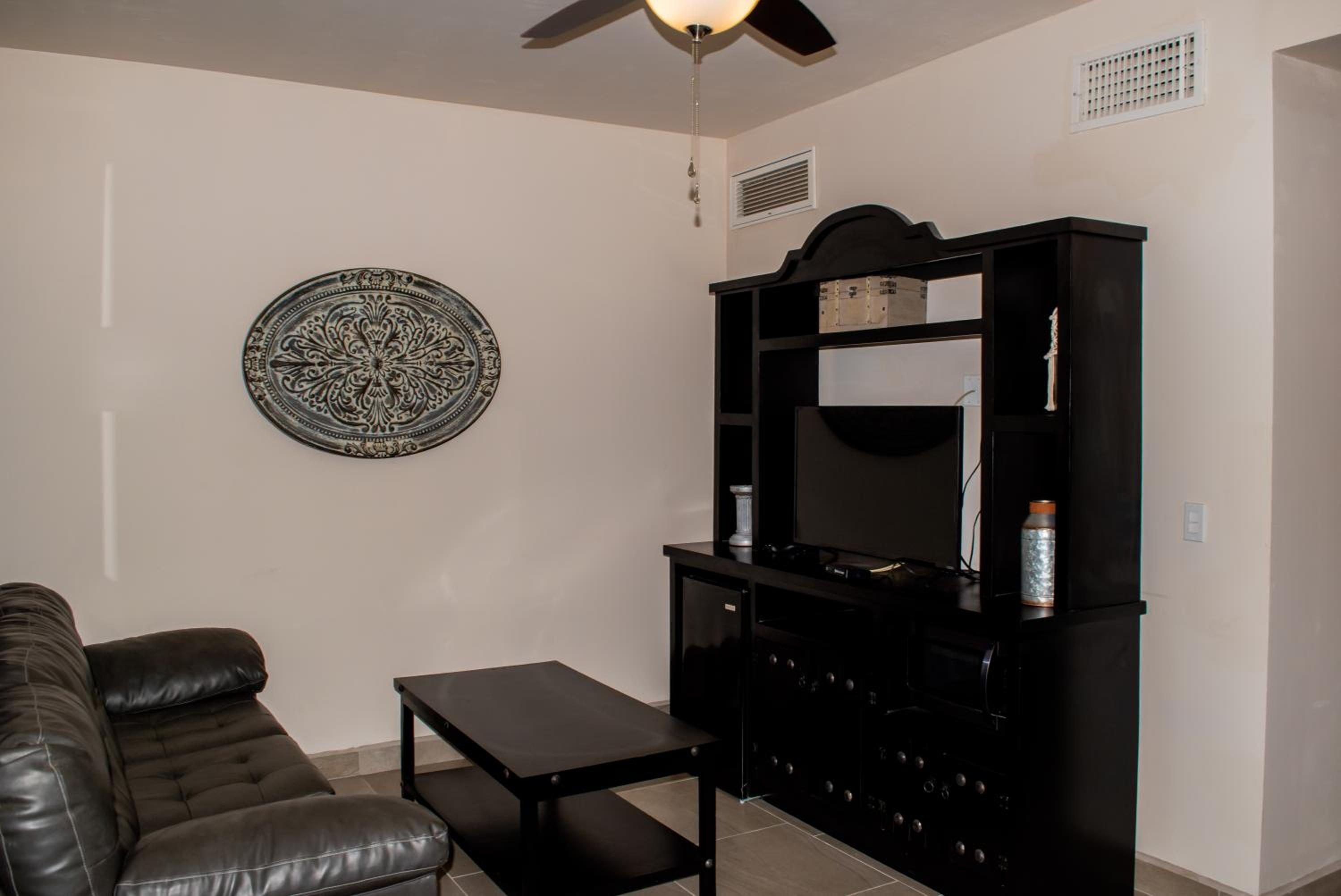 Budget Double Room - Photo 5