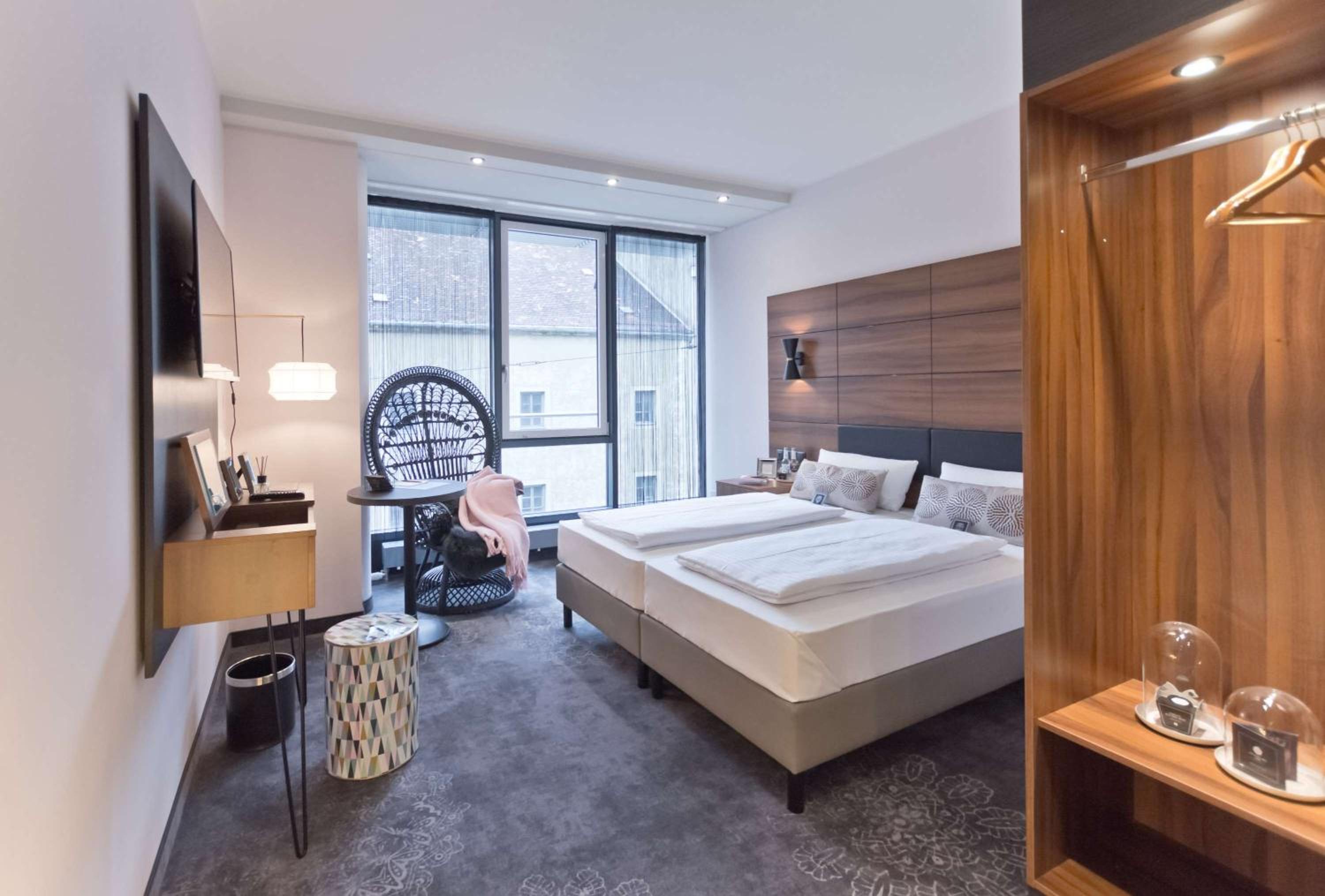 Two Adjacent Double Rooms (Non Connecting)
