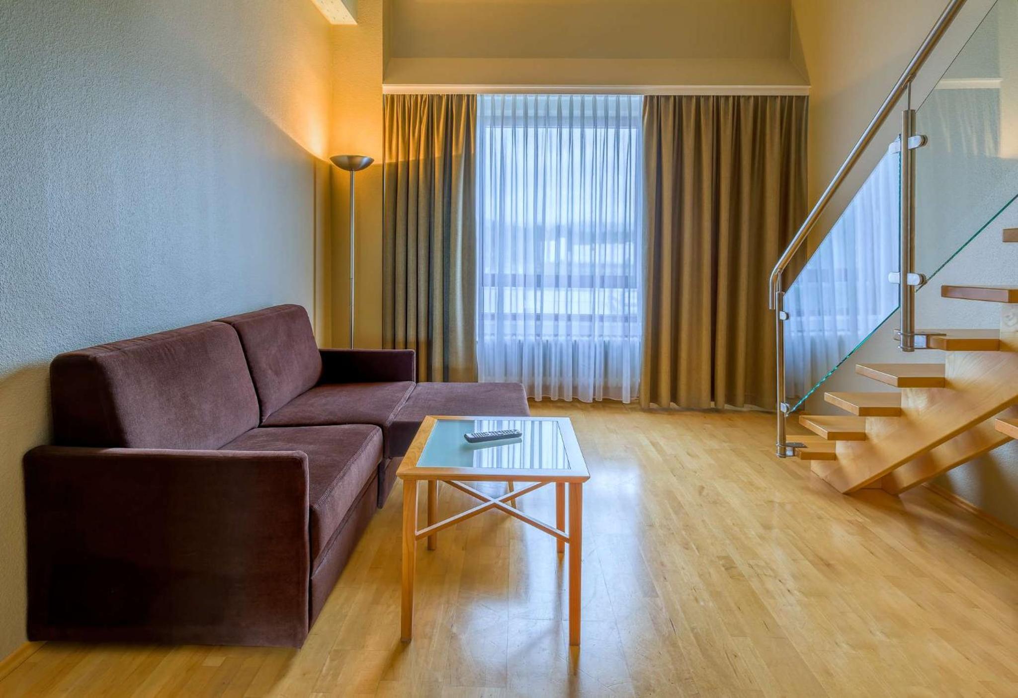 Suite - Photo 1