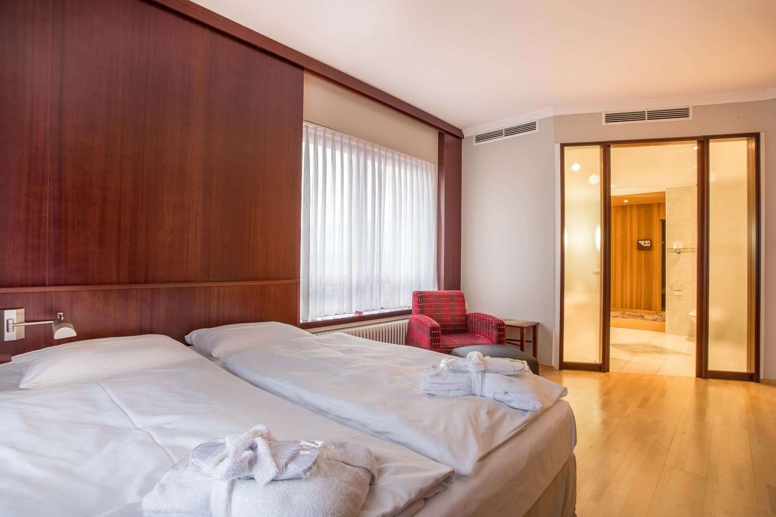 Suite - Photo 5