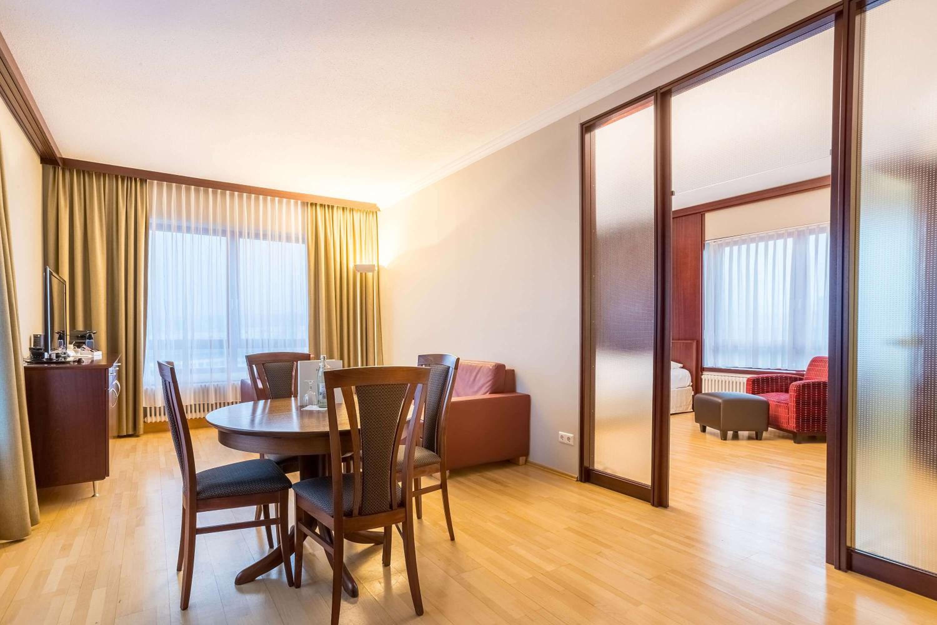 Suite - Photo 6