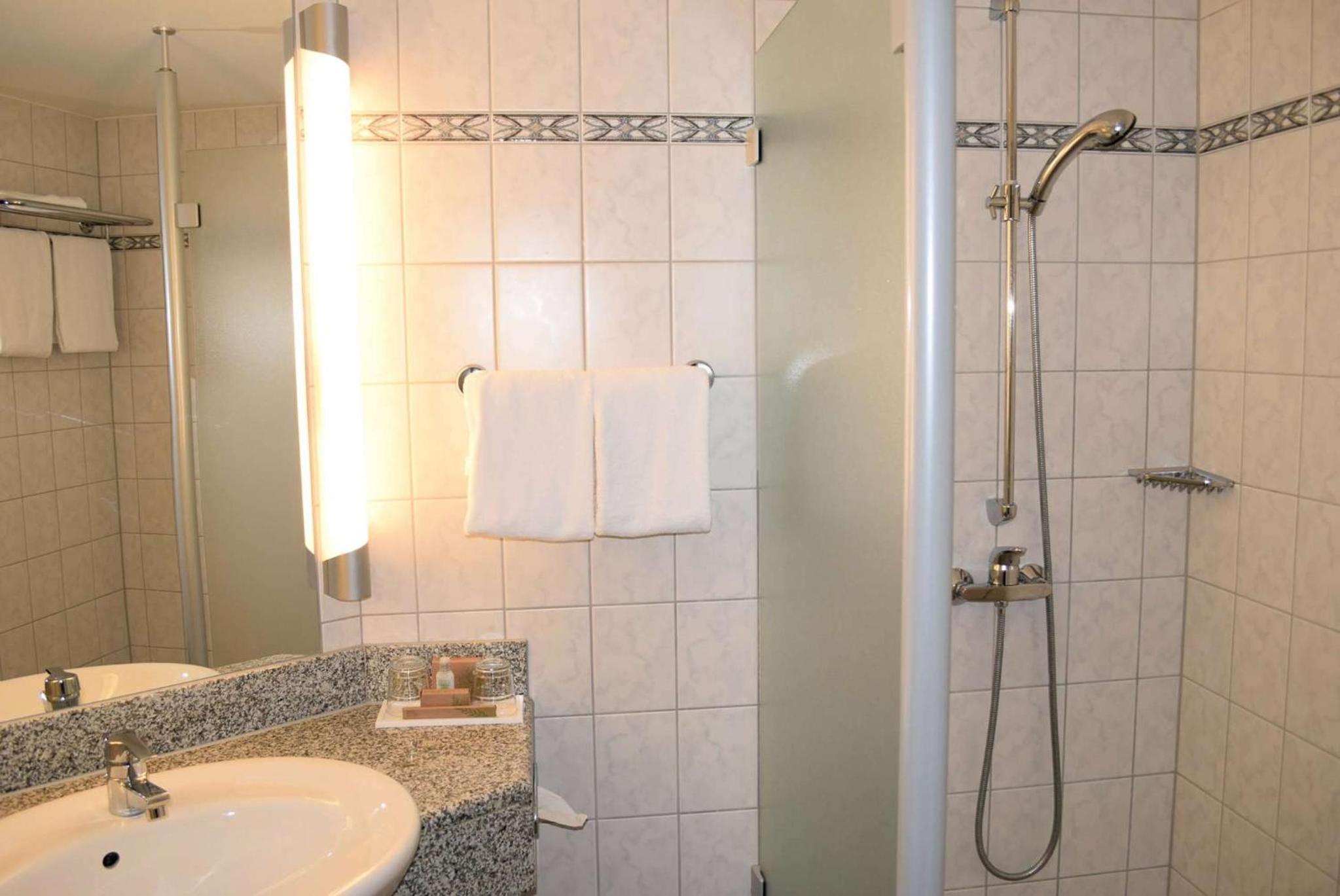 Economy Twin Room - Photo 2