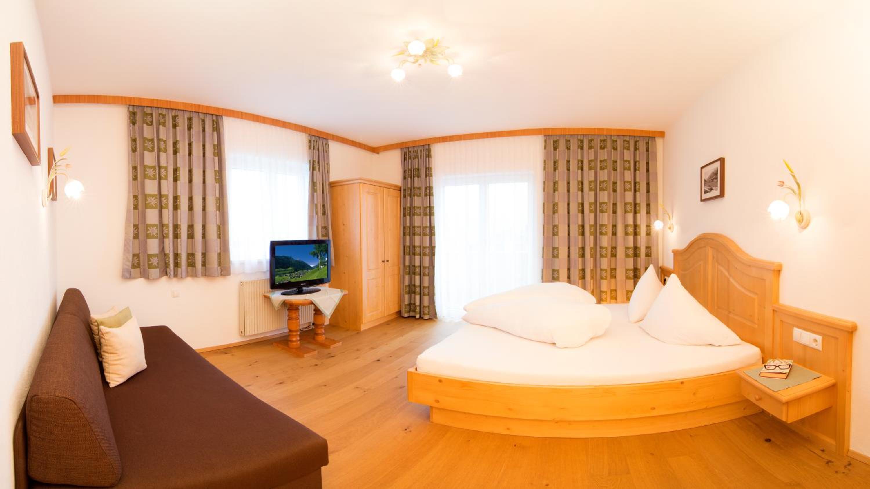 Two-Bedroom Apartment with Balcony photo 1