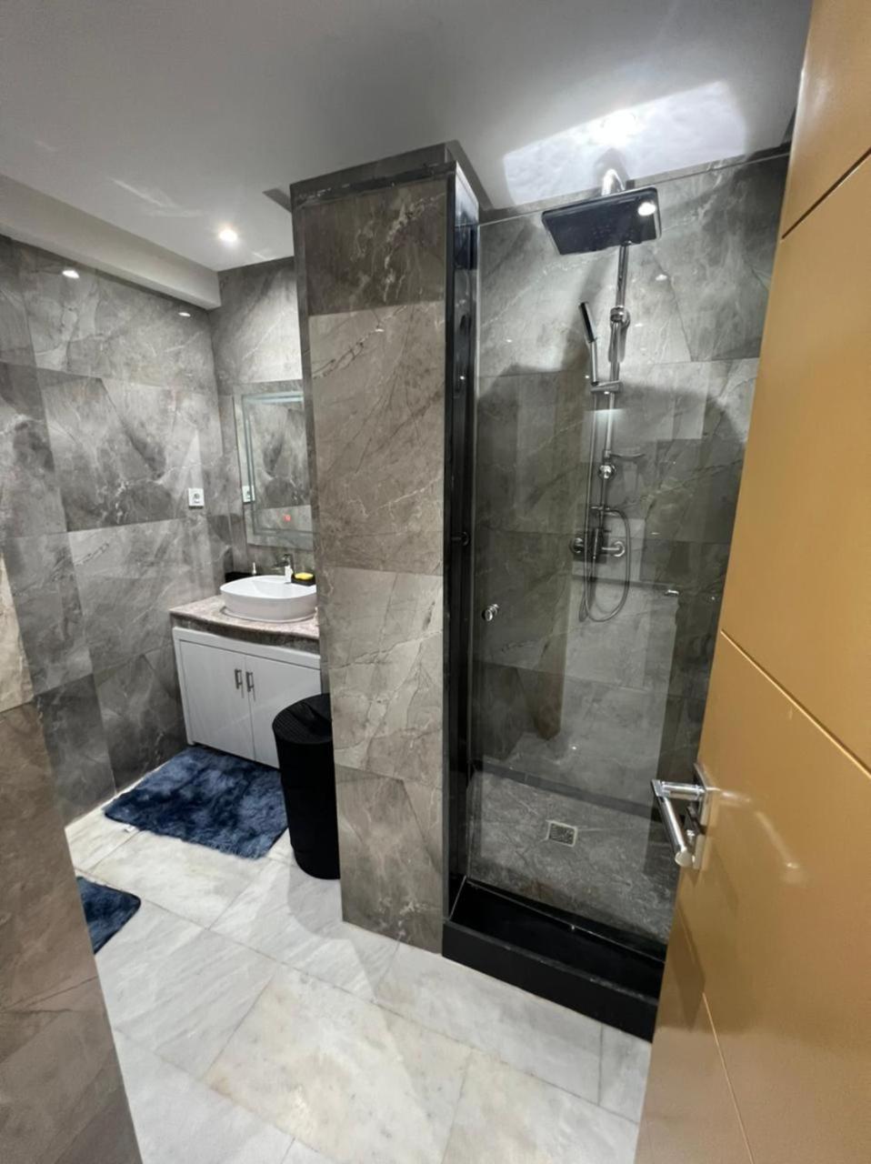 One-Bedroom Apartment - Photo 3