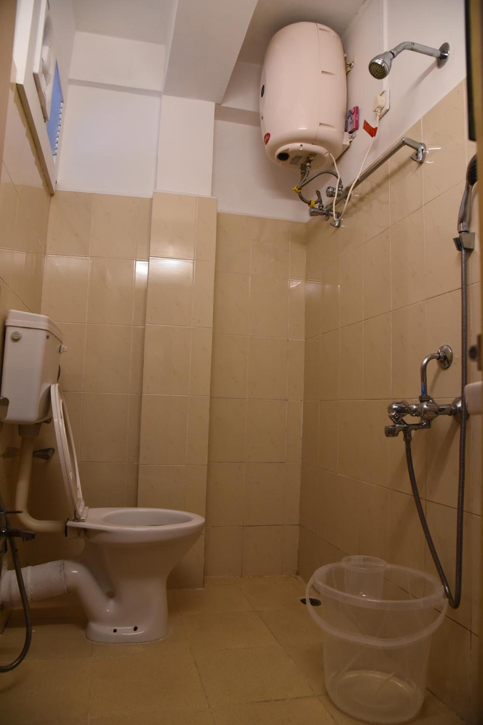Deluxe Double Room (2 Adults + 1 Child) - Photo 5