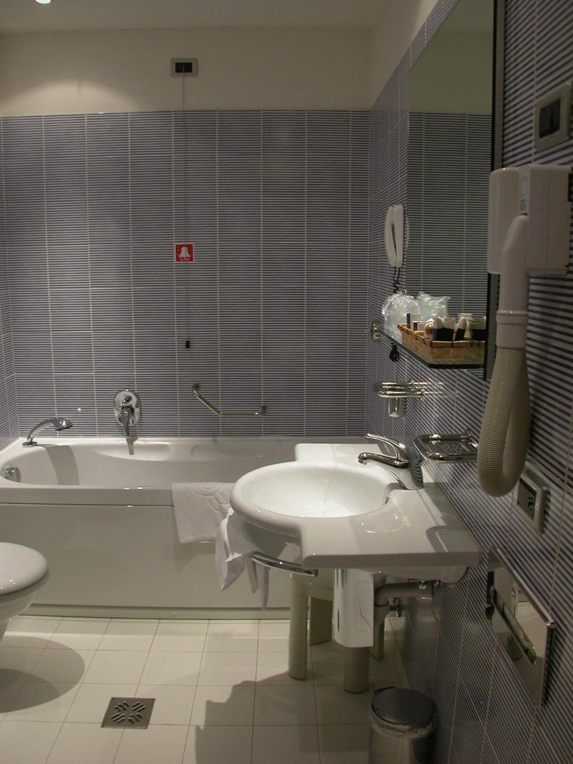 Classic Queen Room - Photo 4