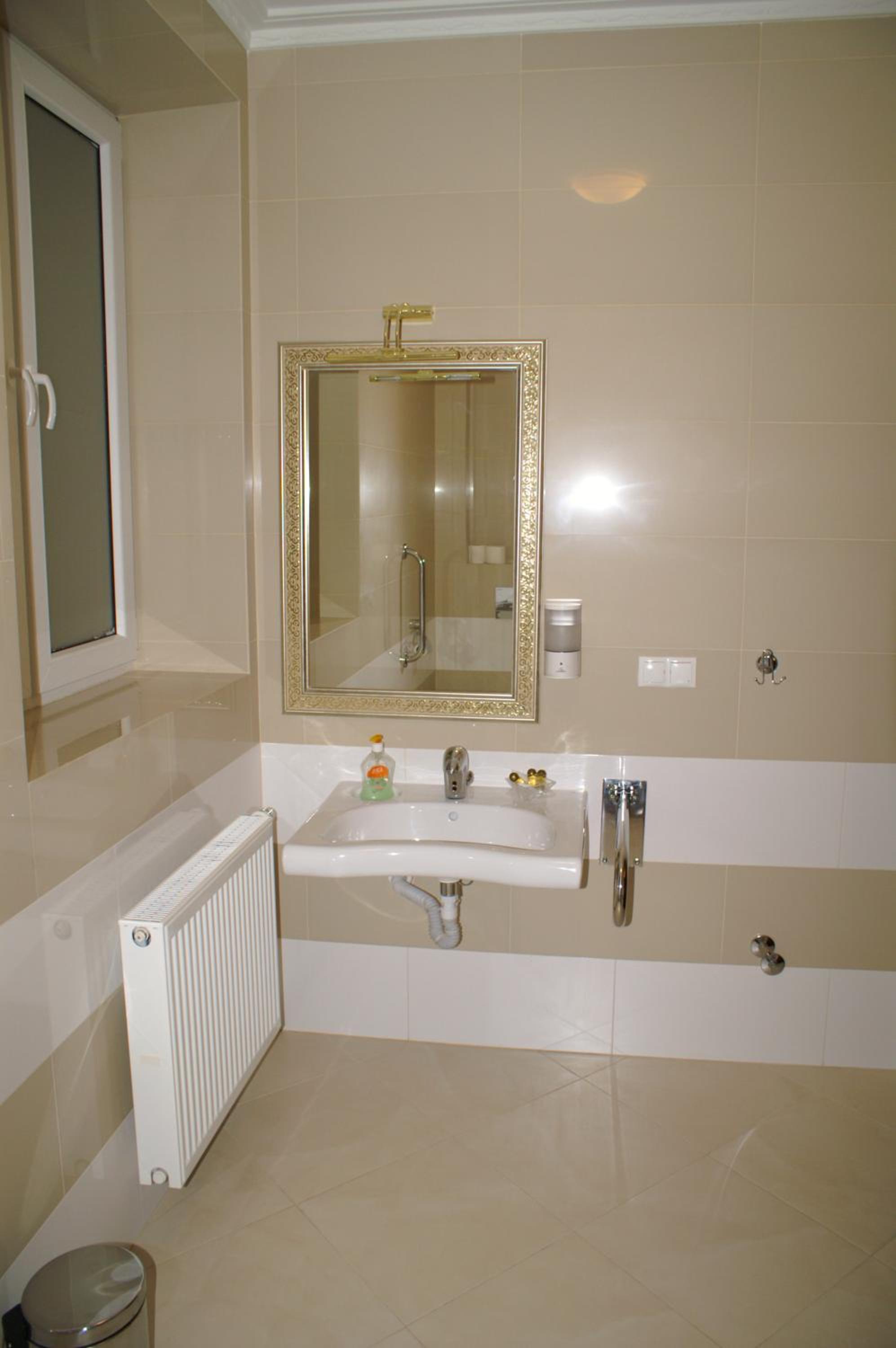 Double Room - Disability Access photo 2