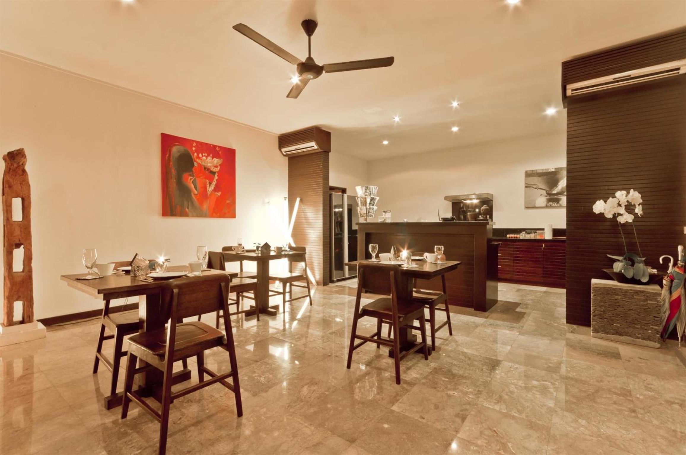 Deluxe King Room - Photo 9