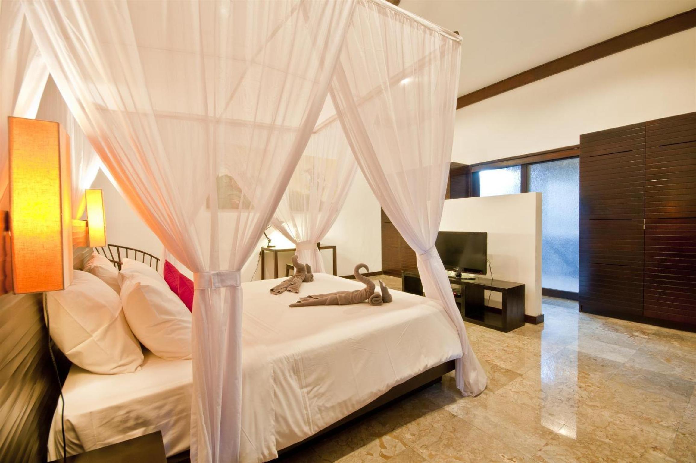 Superior Suite - Photo 13