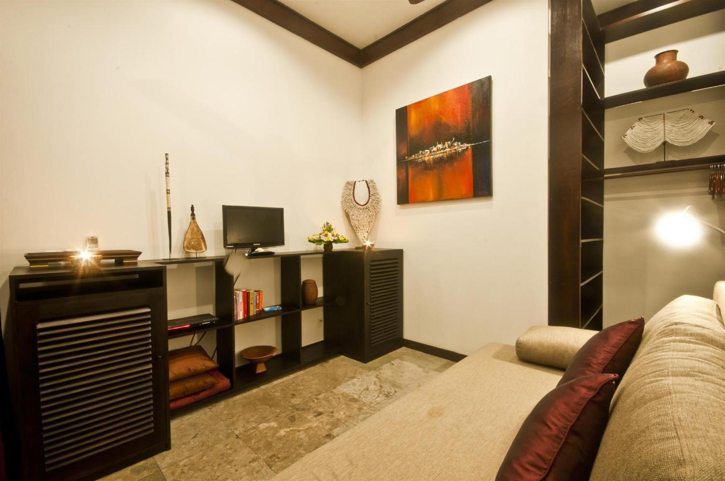 Superior Suite - Photo 10