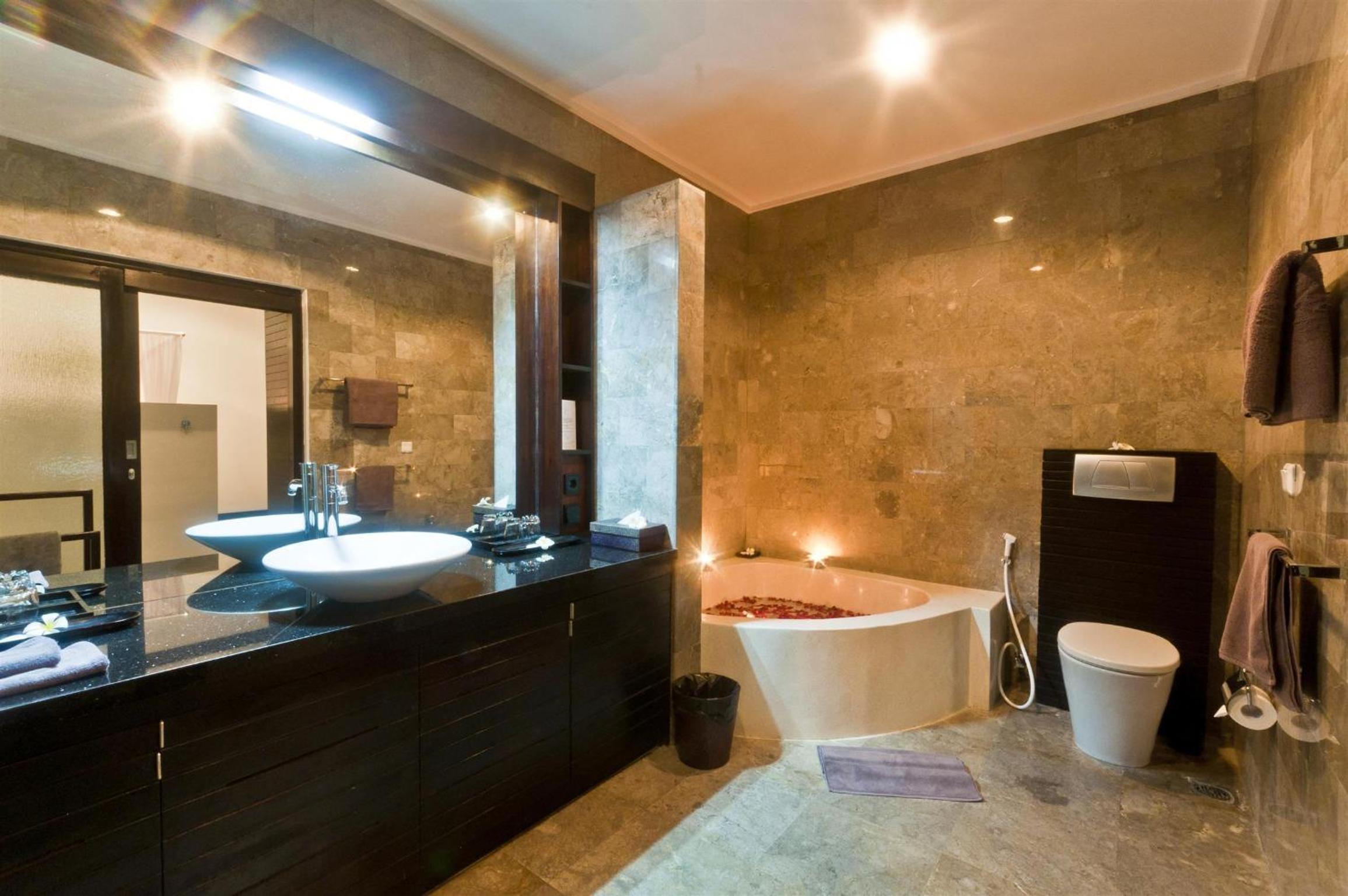 Superior Suite - Photo 14