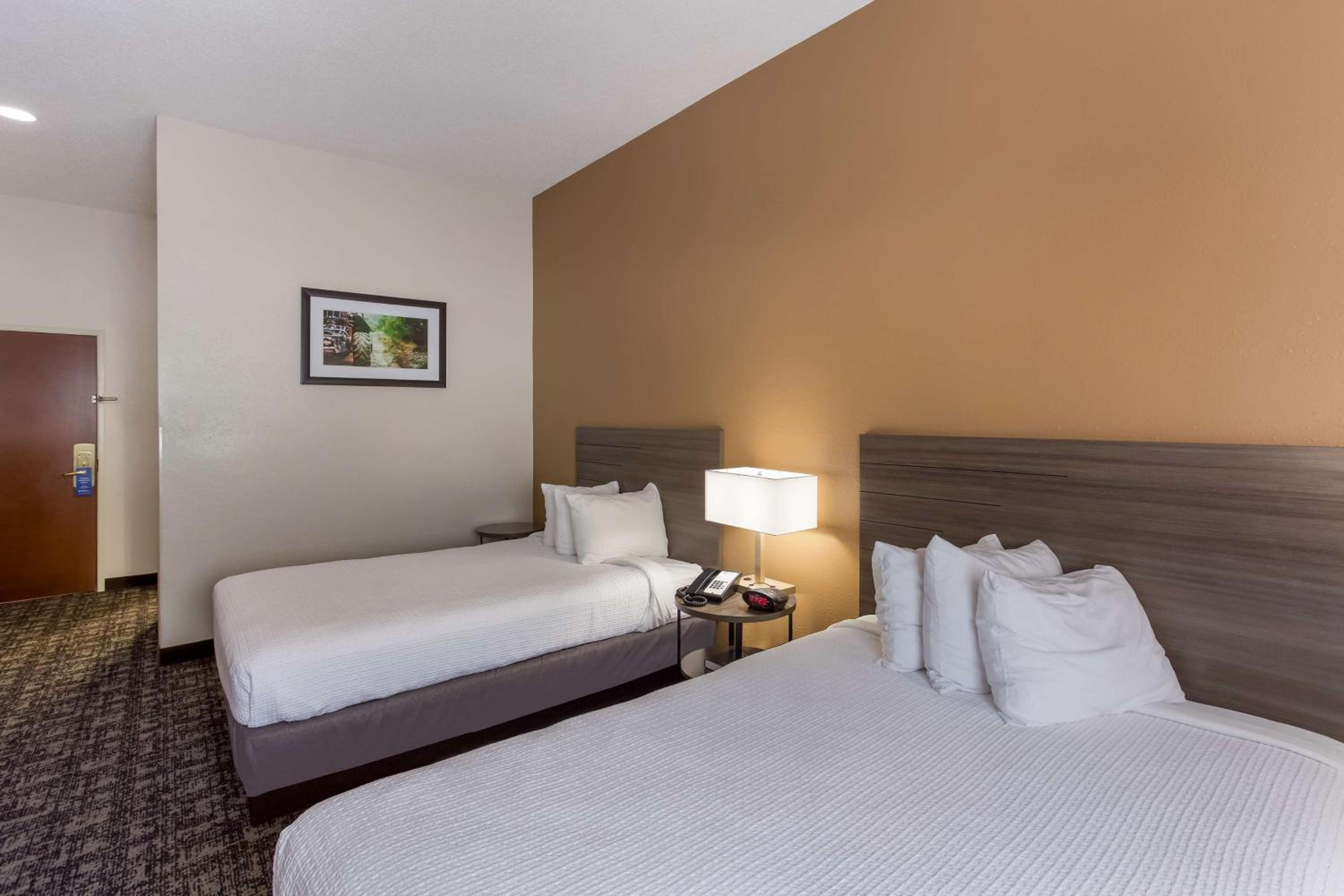 Double Room with Two Double Beds photo 2