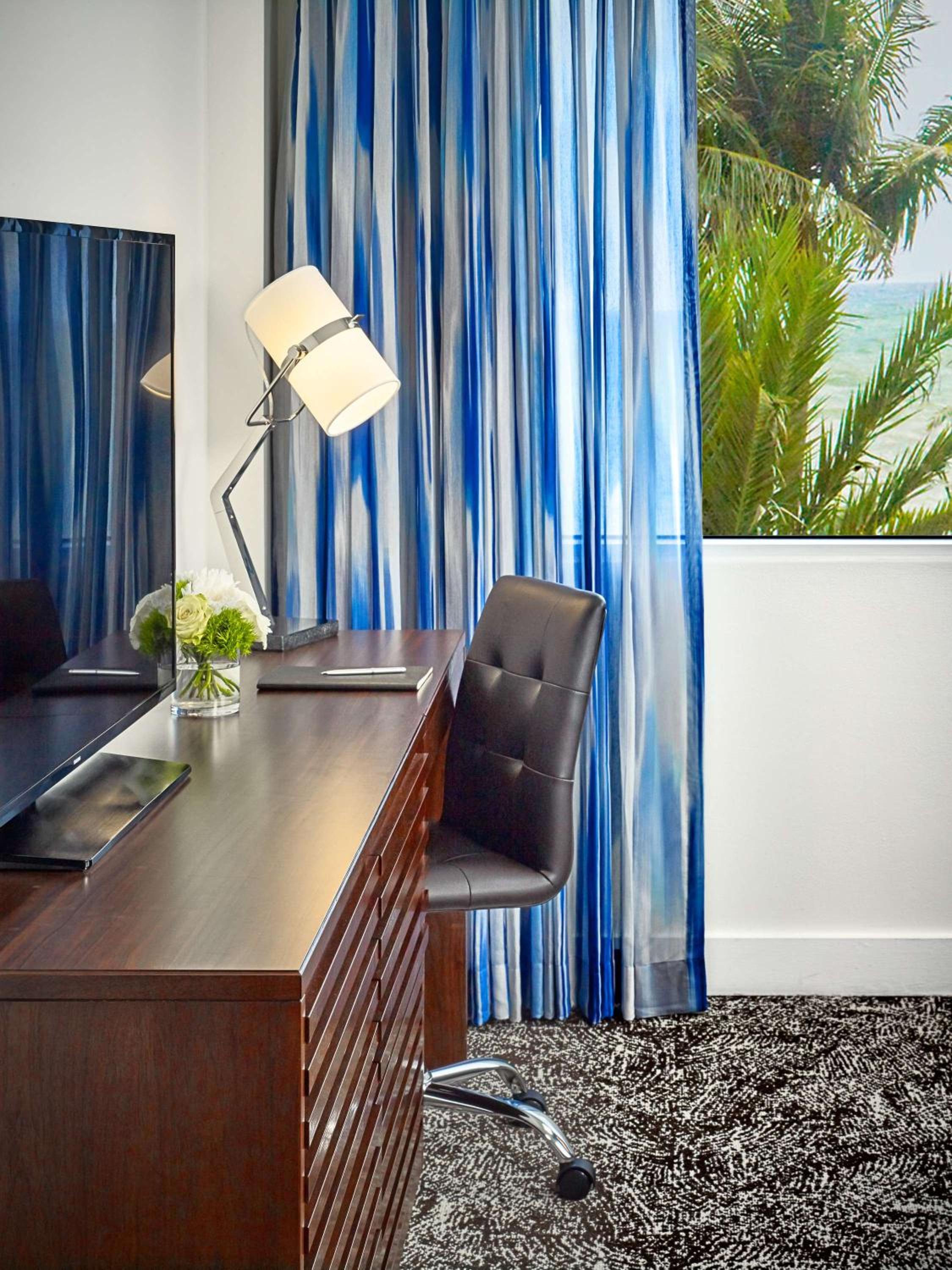 Deluxe King Room with Ocean View photo 2