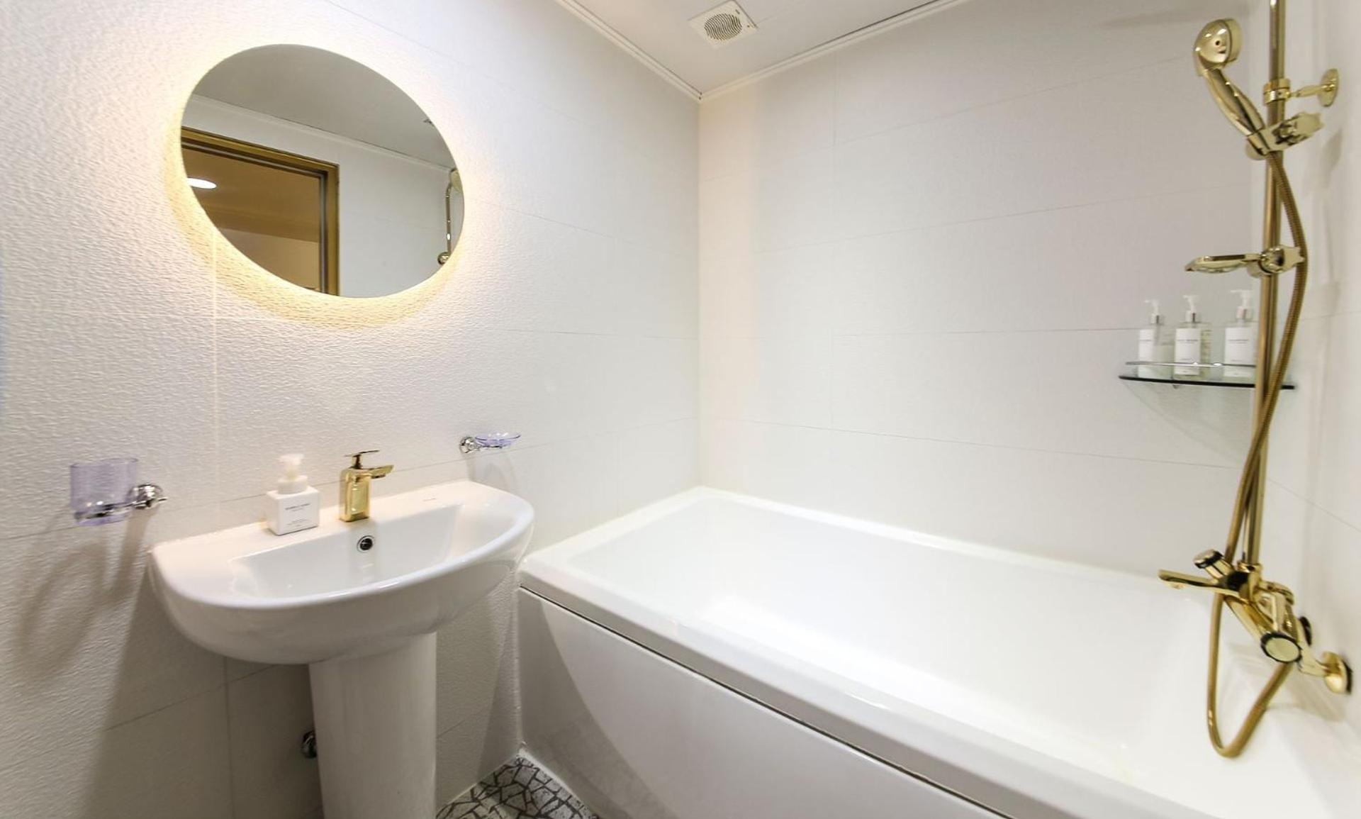 Large Double Room - Photo 2