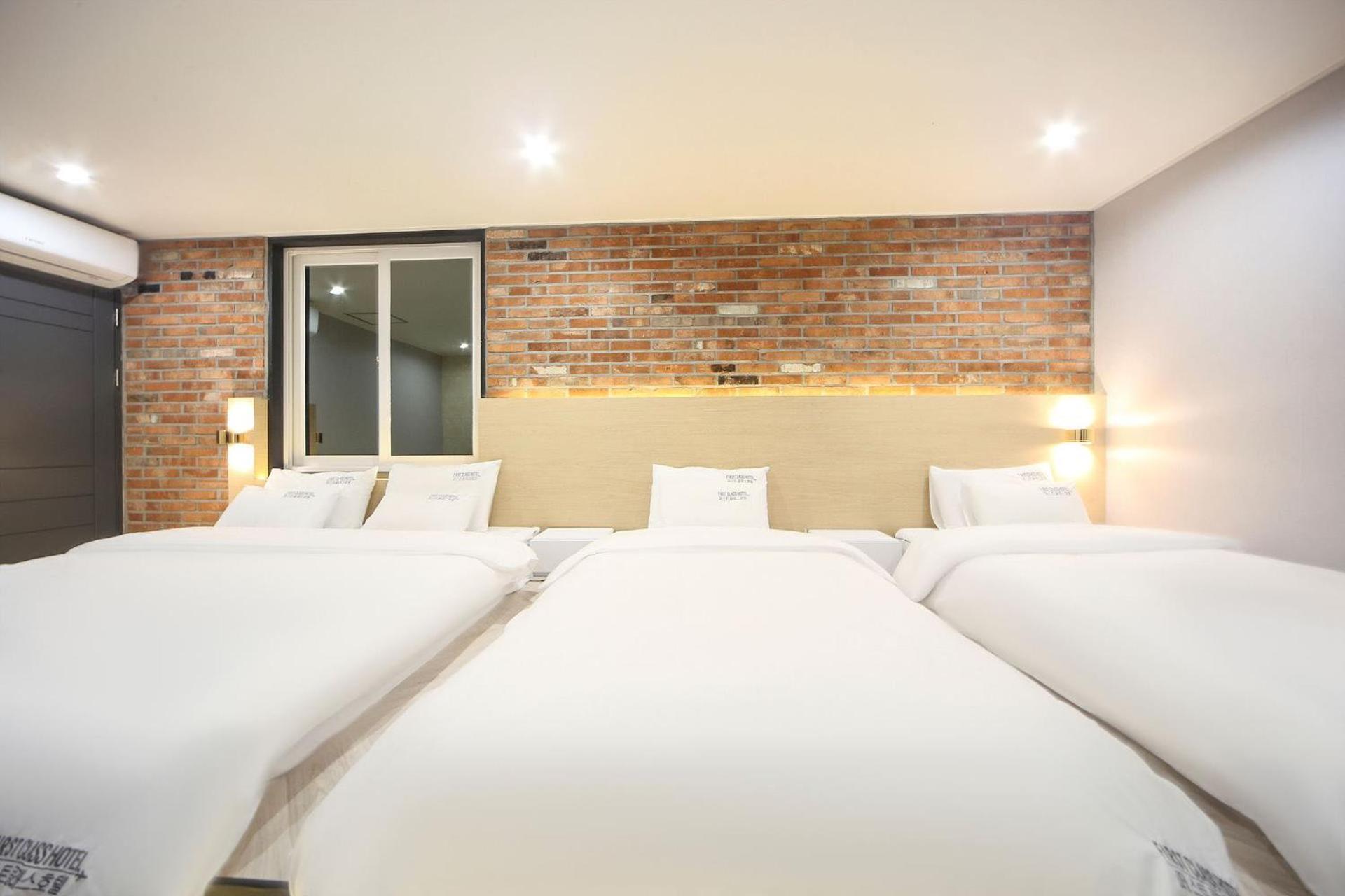 Triple Room - Photo 11