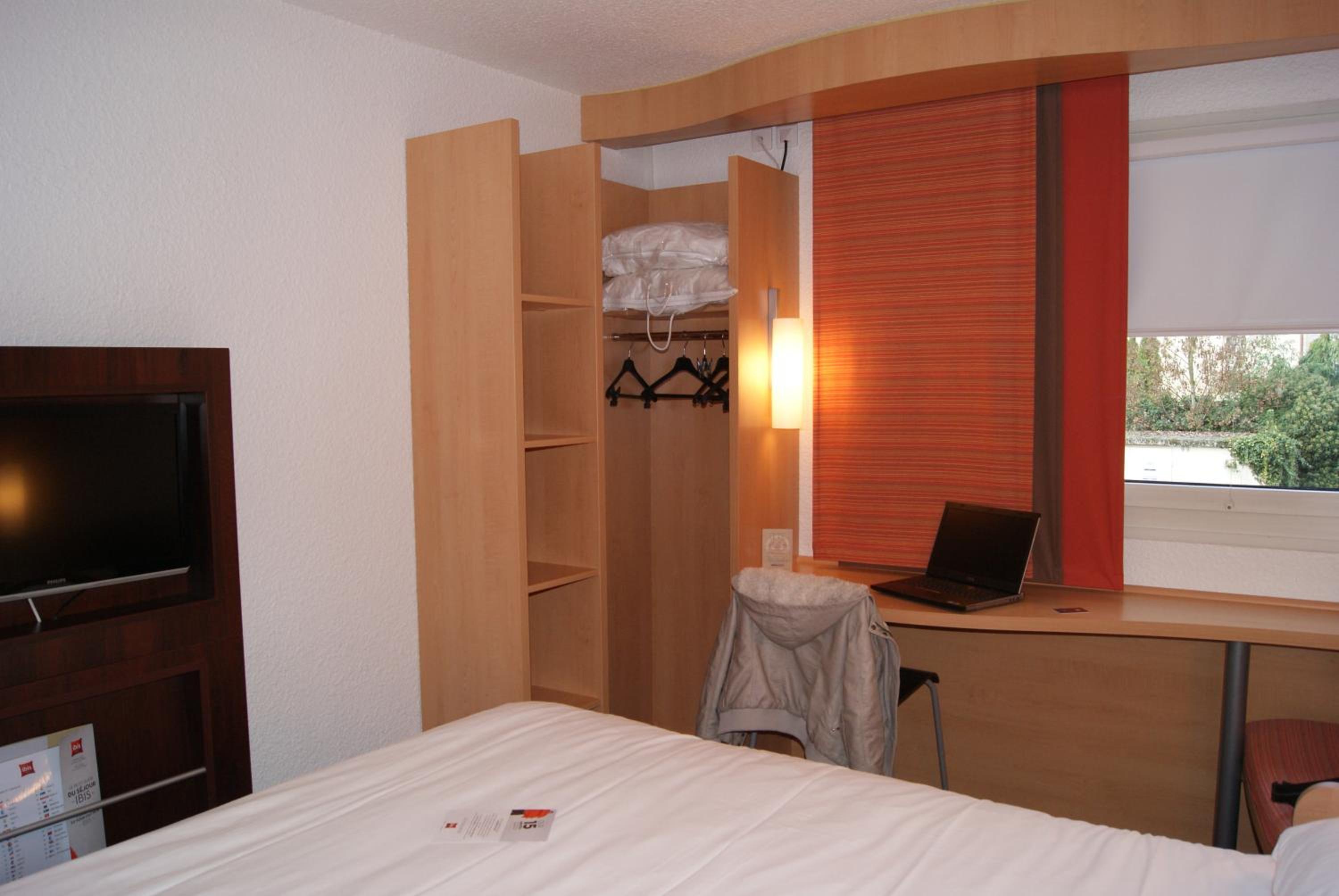 Standard Double Room - Photo 11