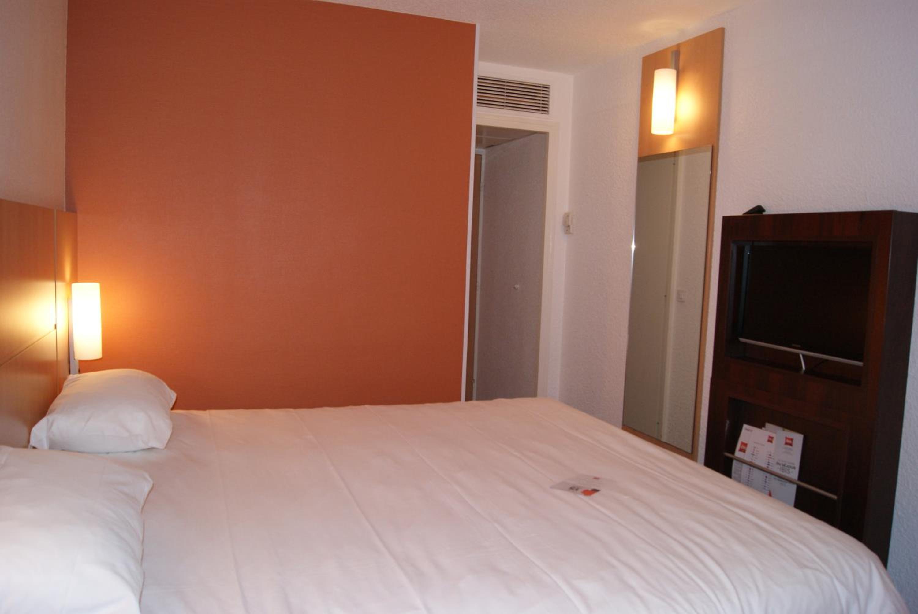 Standard Double Room - Photo 10