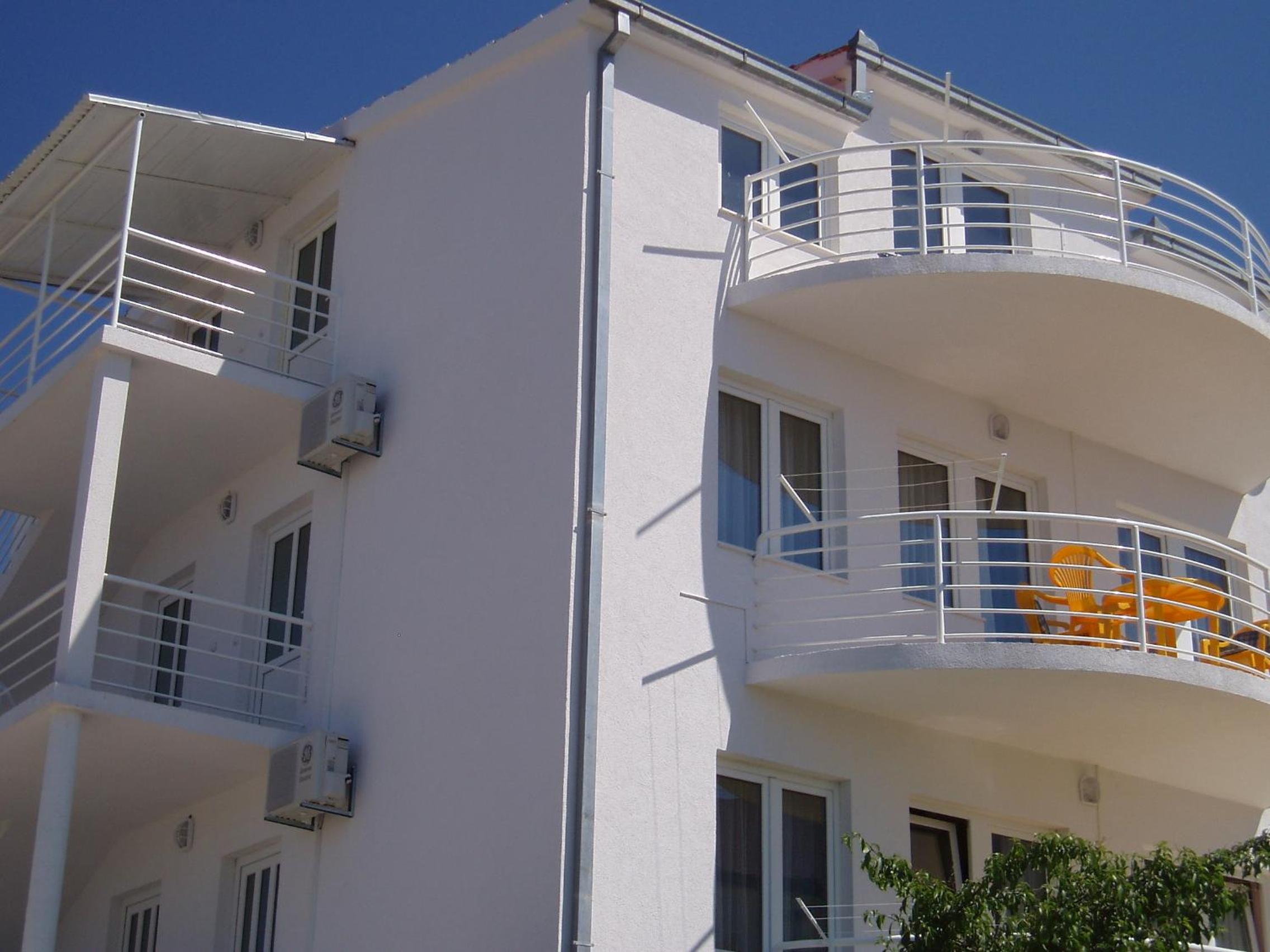 Apartment with Sea View - Photo 4