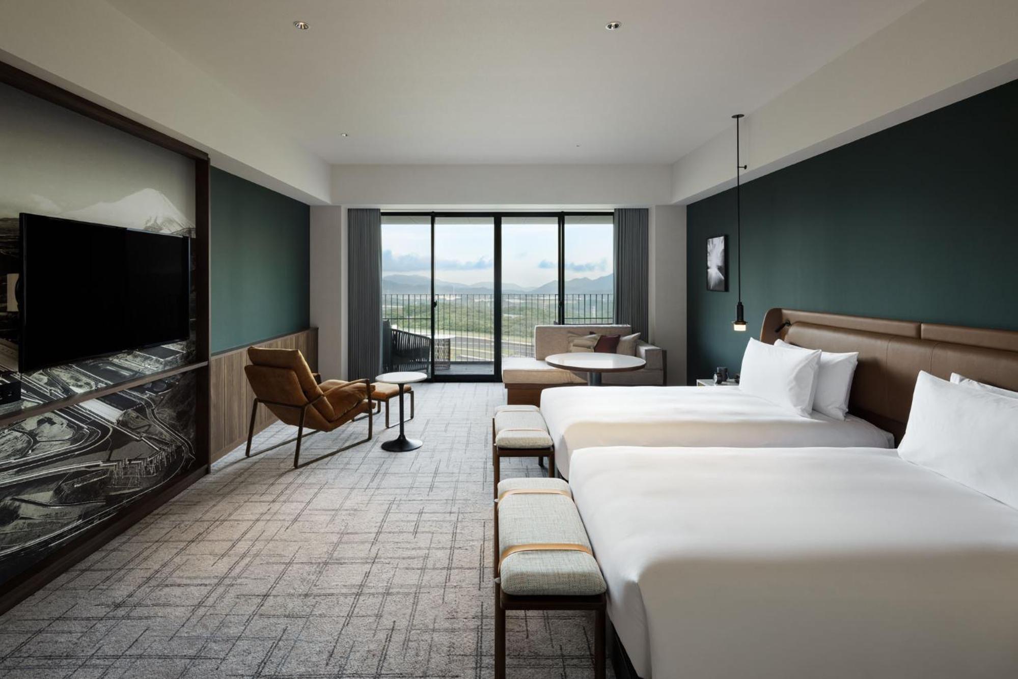 Deluxe Twin Room with Circuit View