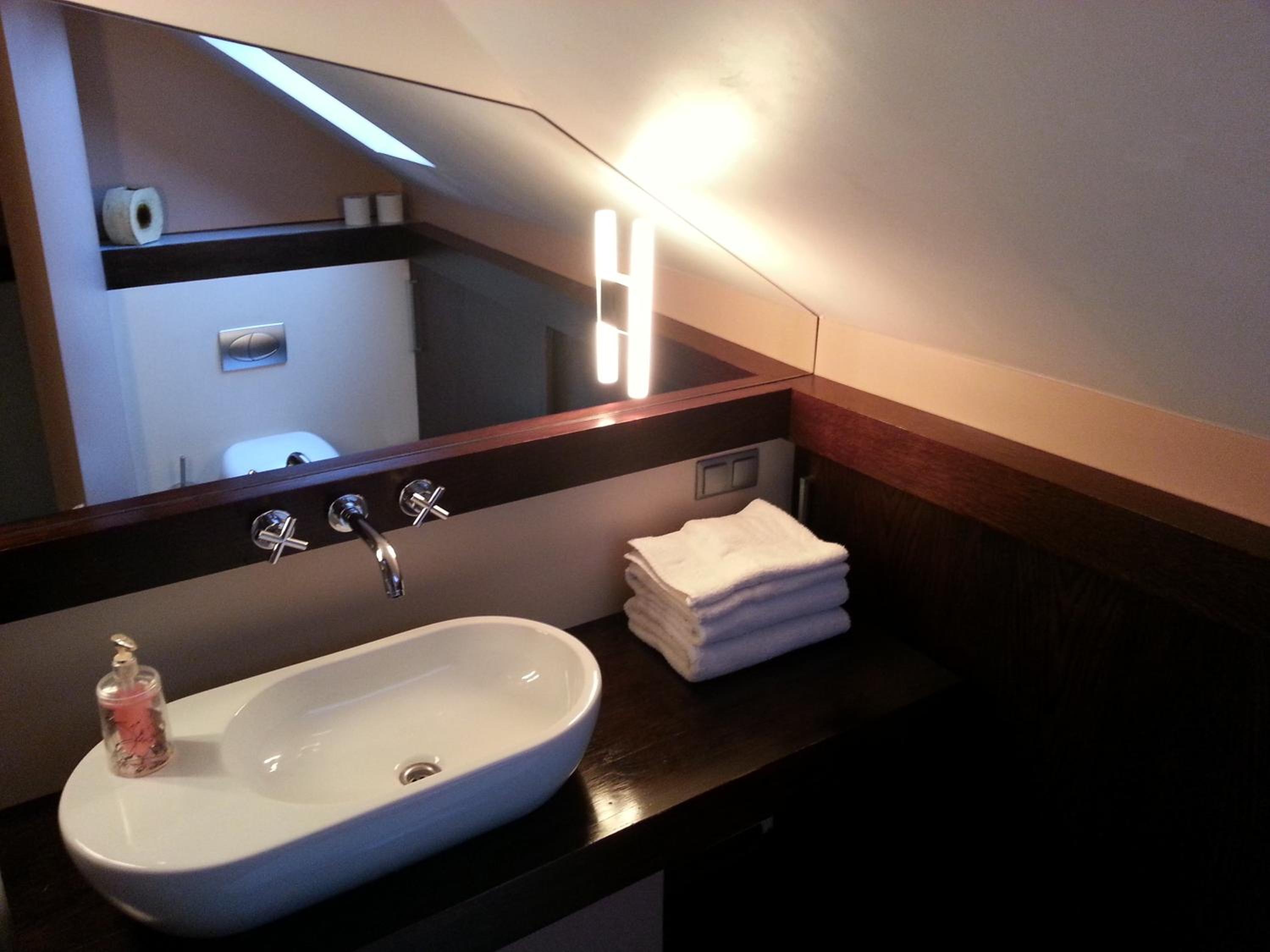 One-Bedroom Apartment - Photo 11