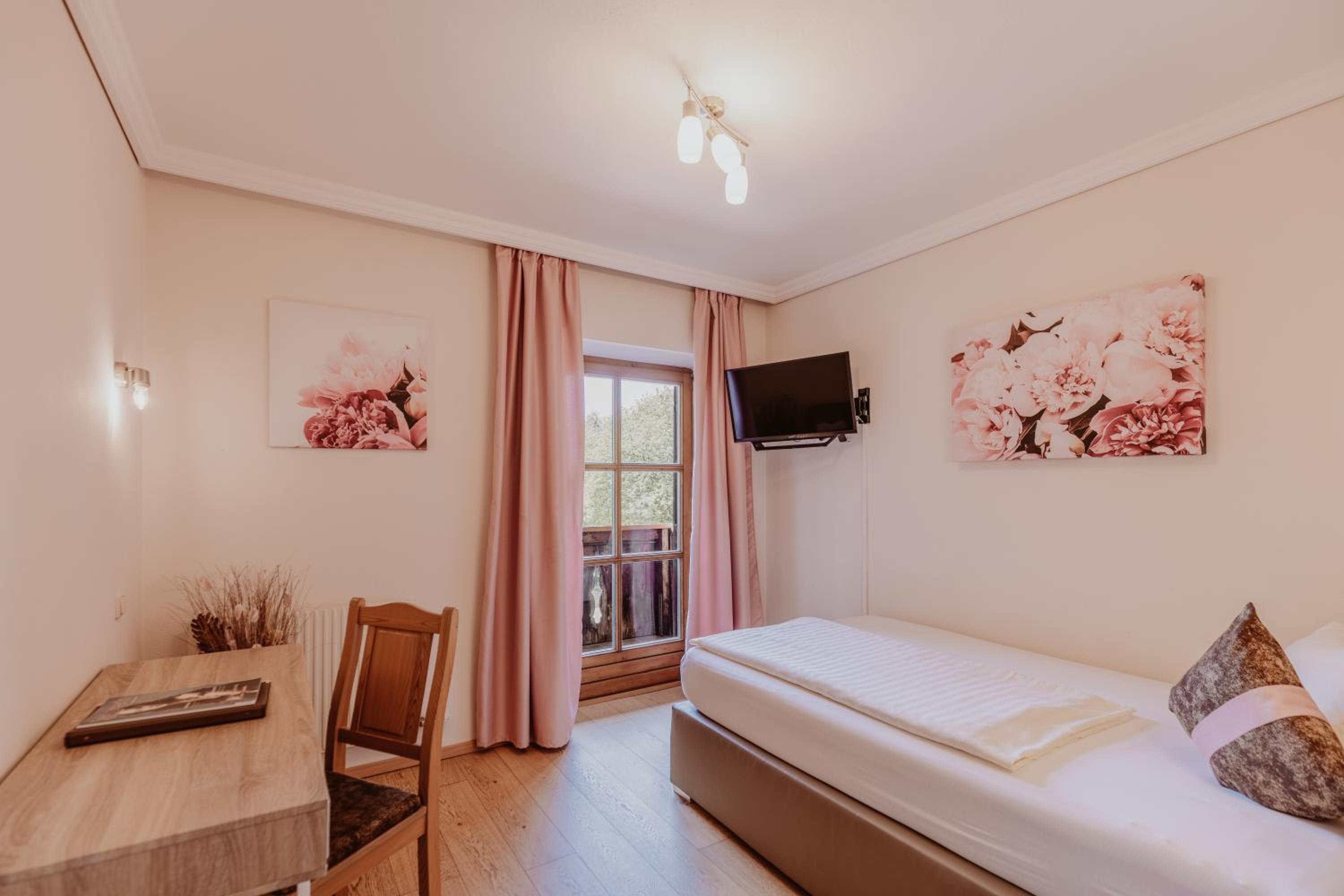 Single Room photo 2