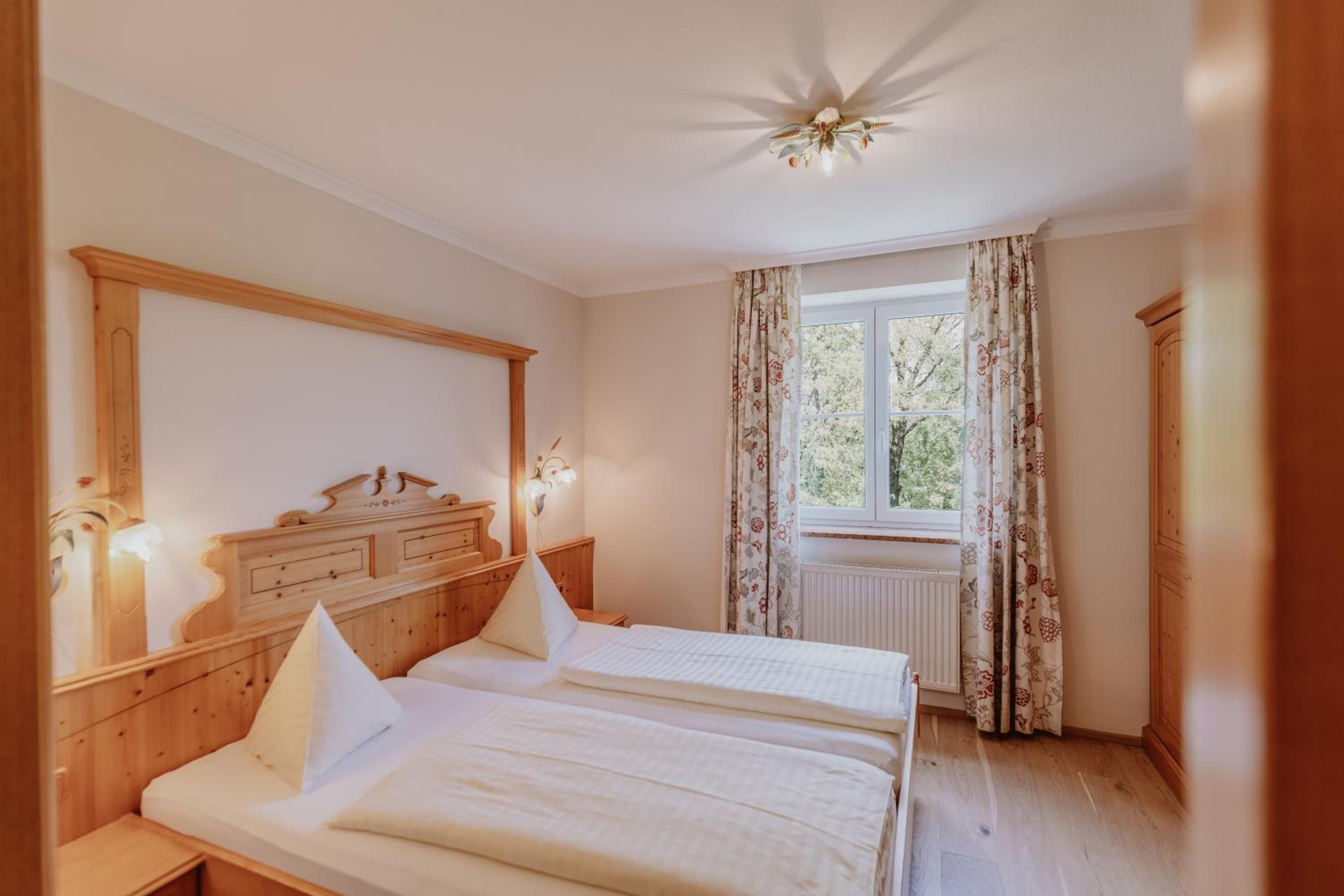 Suite - Photo 1