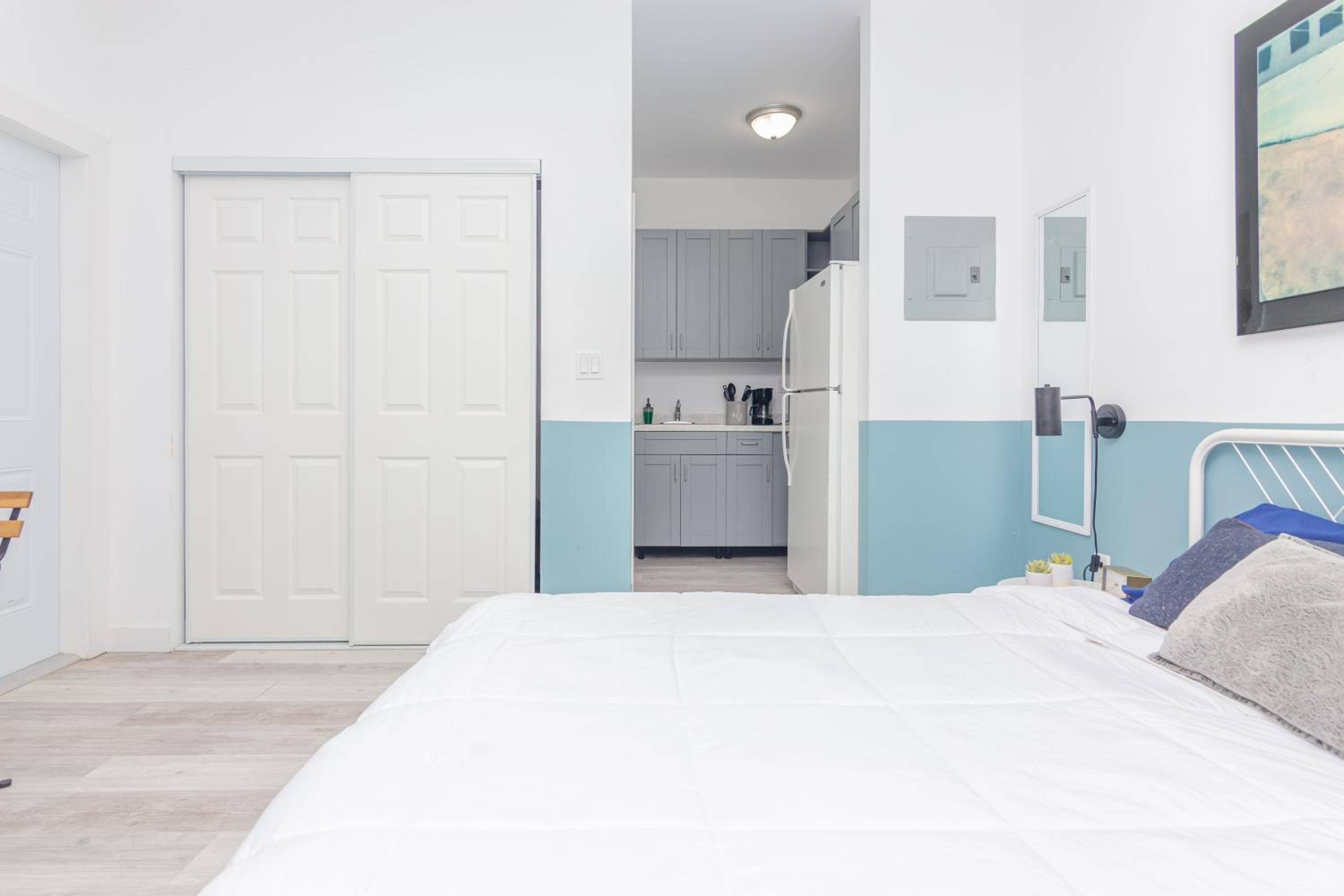 One-Bedroom Apartment photo 2