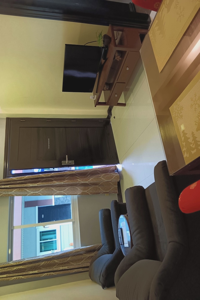 Condo Suite Room - Photo 10