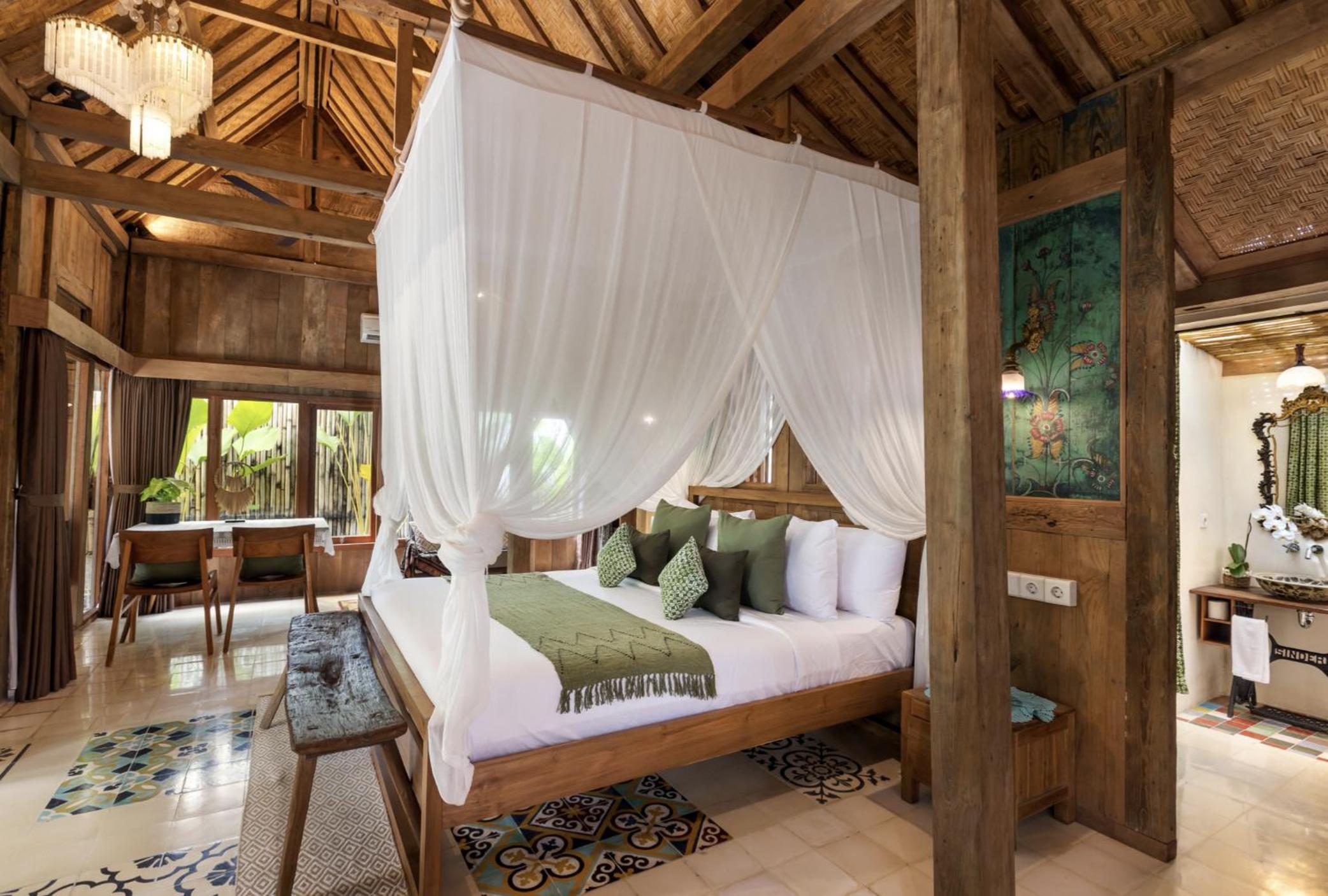 Bungalow with Patio