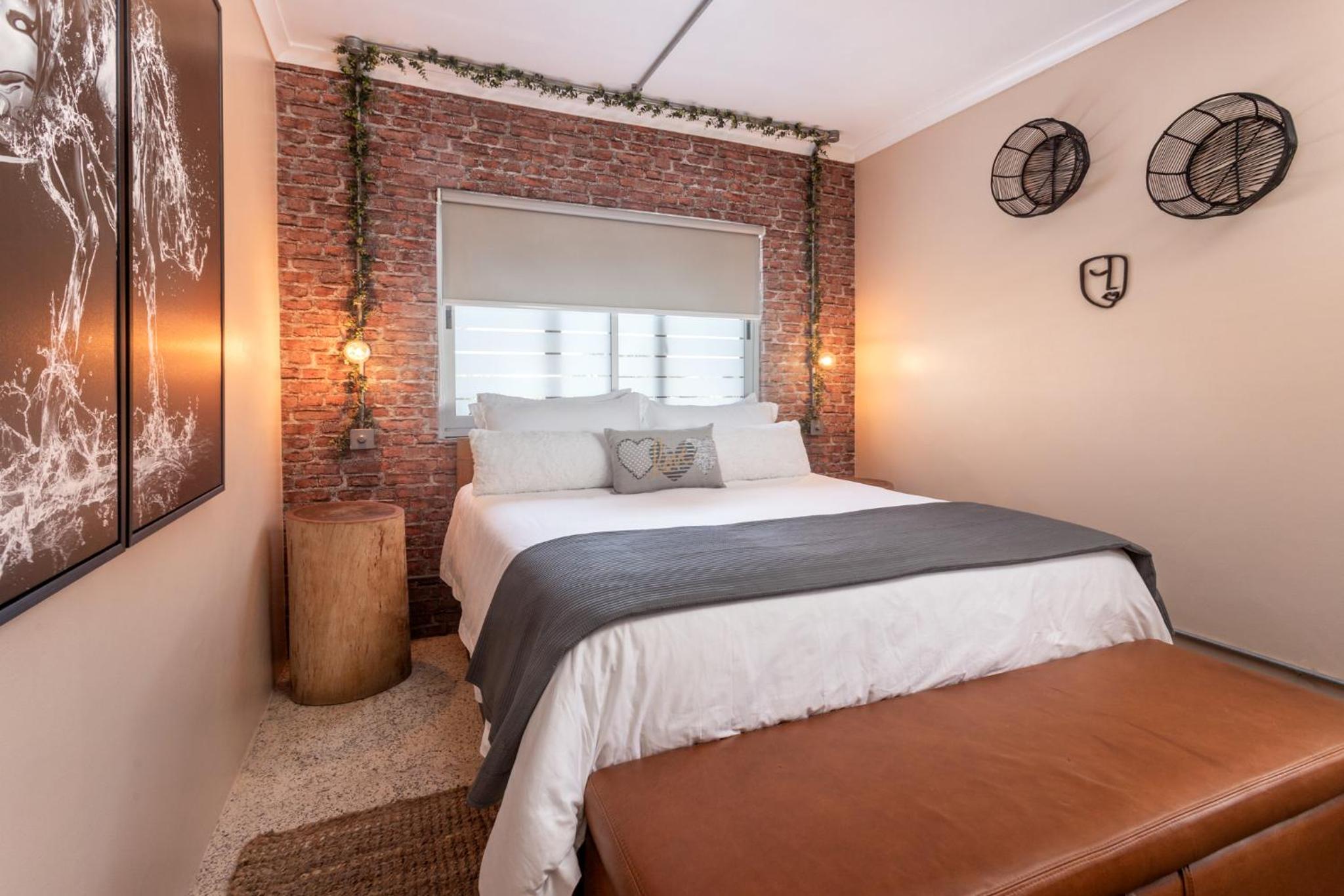 One-Bedroom Apartment - Photo 6