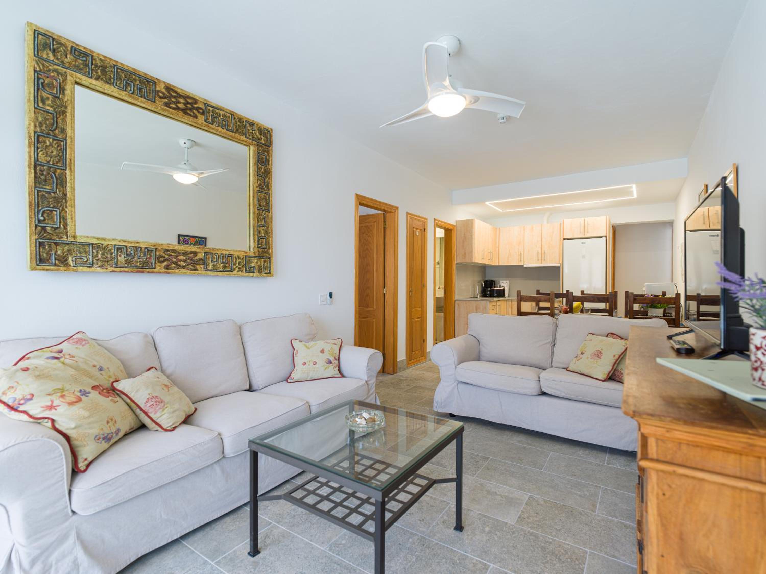 Apartamento de tres habitaciones con vista al mar