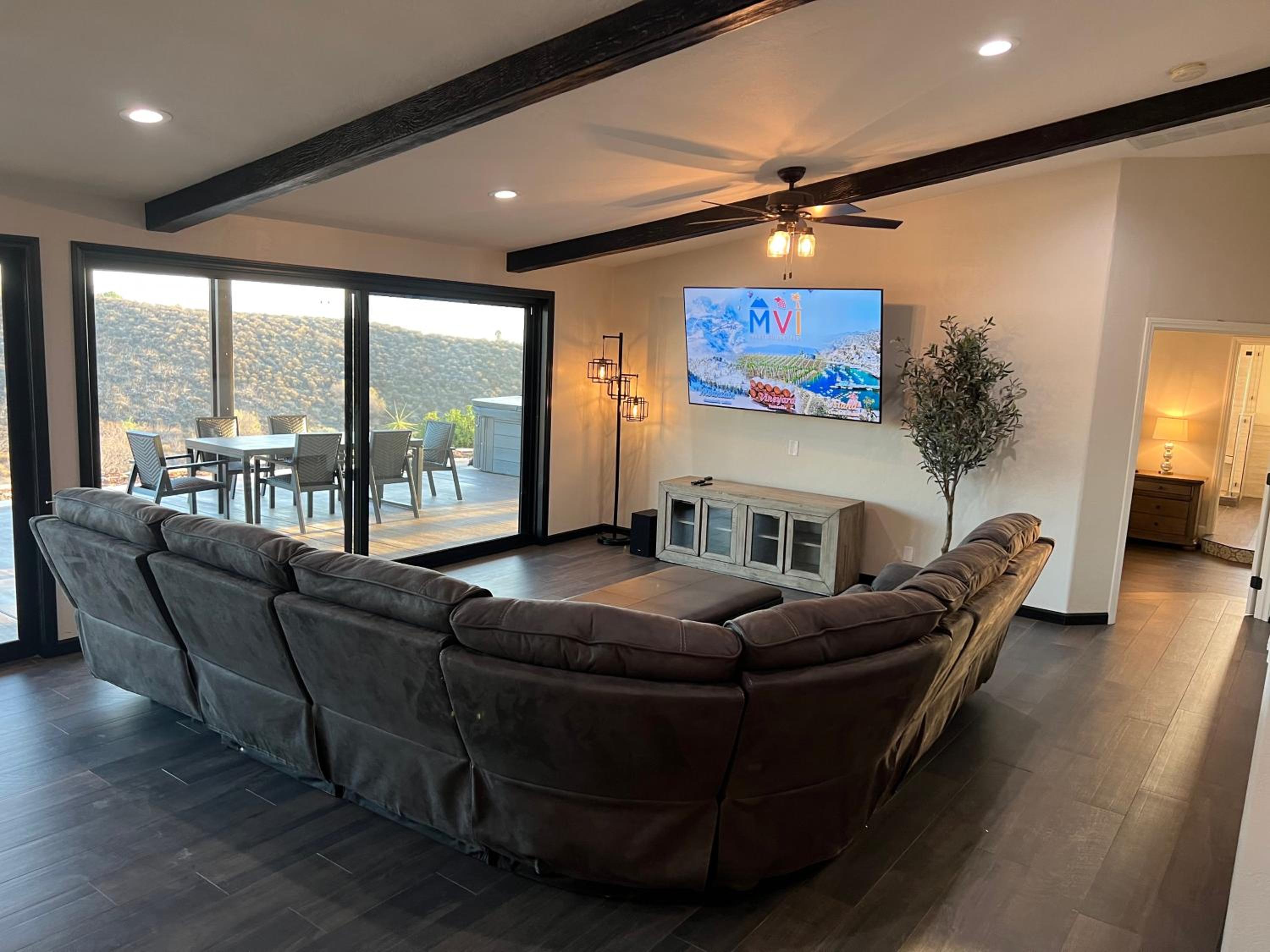 Five-Bedroom House photo 1
