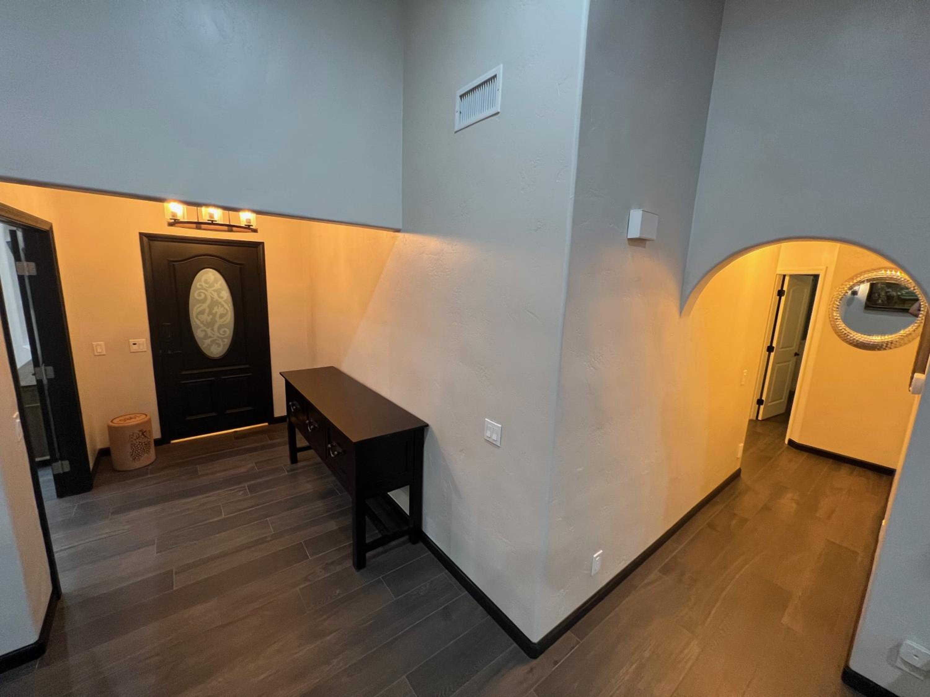 Five-Bedroom House photo 3
