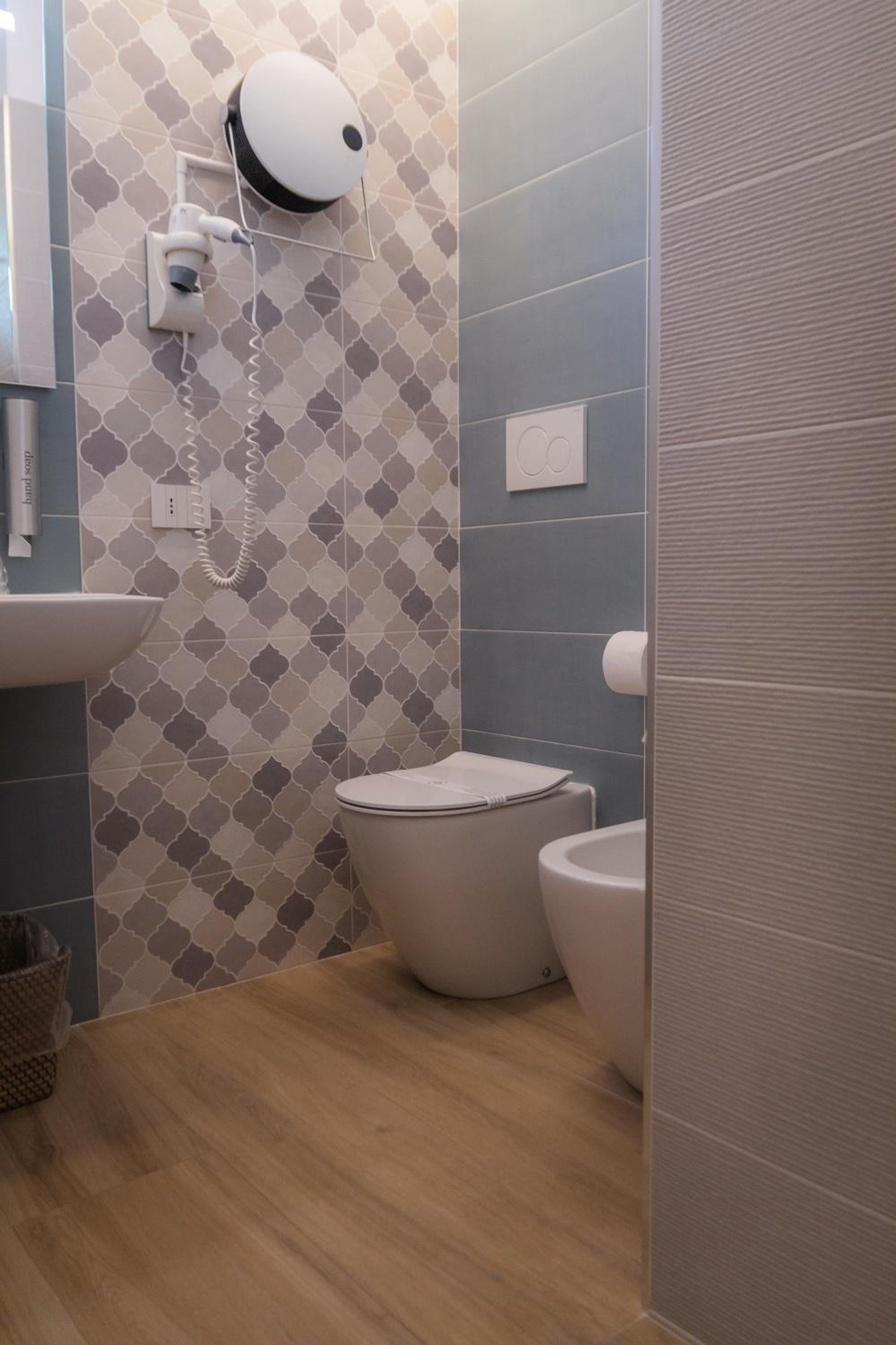 Double Room - Photo 6