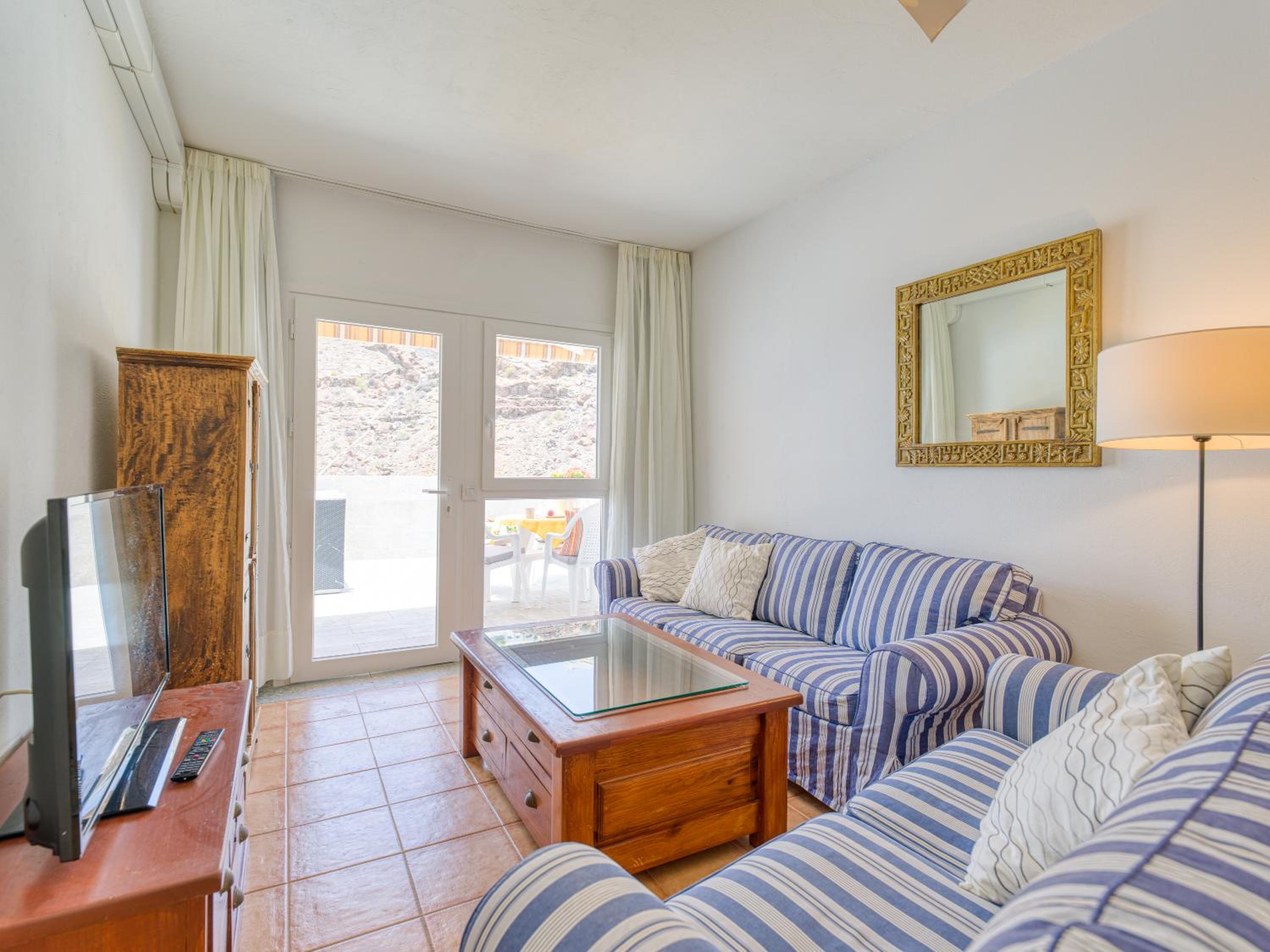 Family Two-Bedroom Apartment with Sea View photo 2
