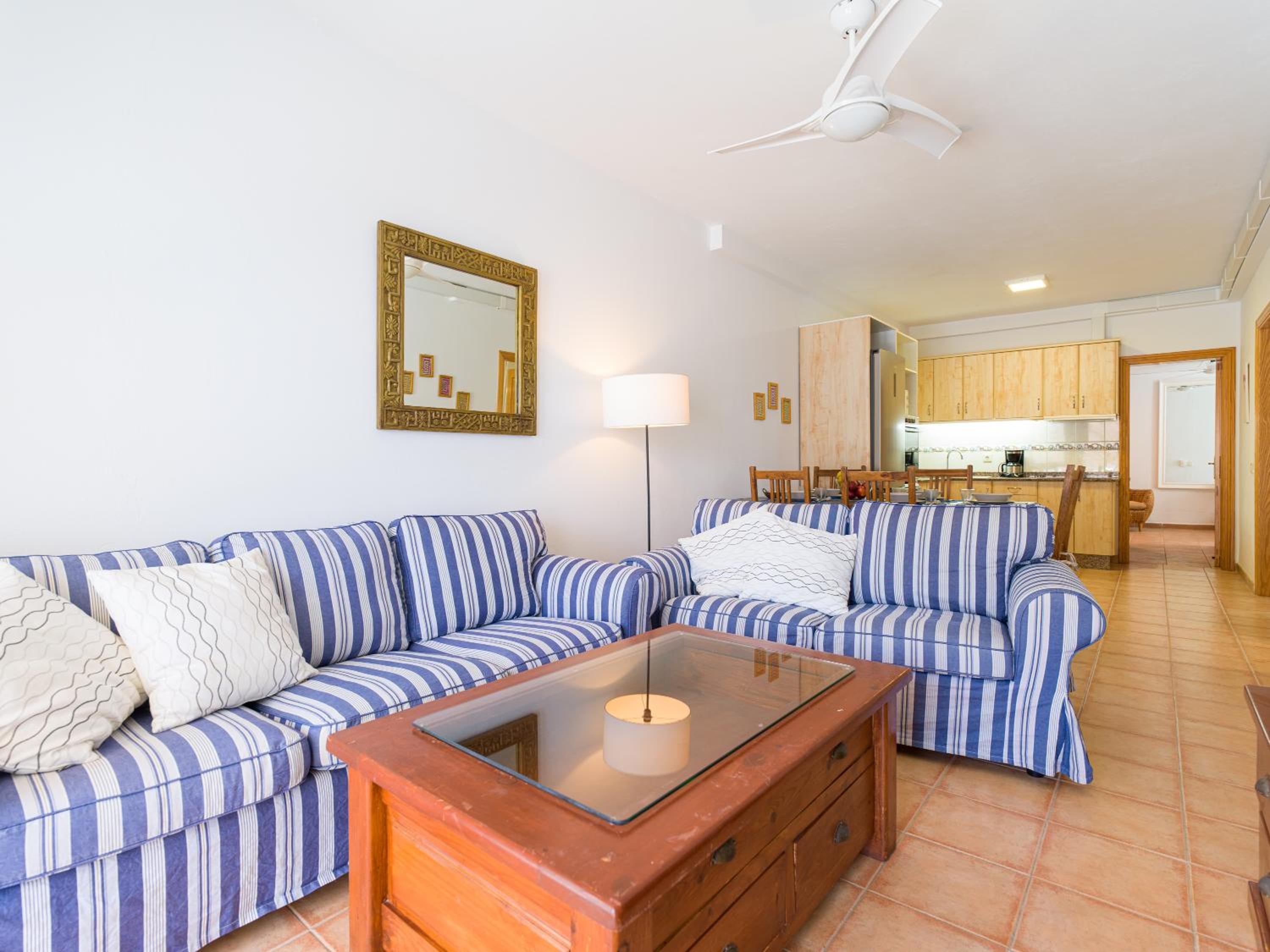 Apartamento Familiar de Dos Dormitorios con Vista al Mar