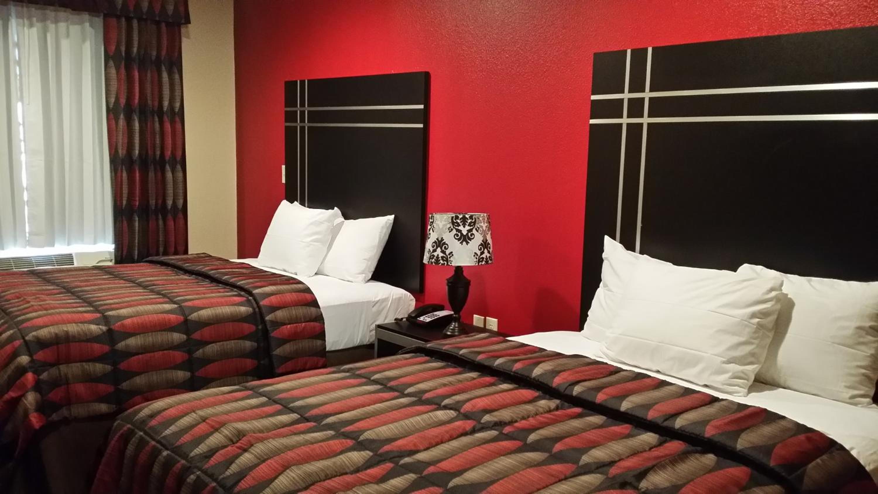 Queen Room with Two Queen Beds - Non-Smoking - Photo 1