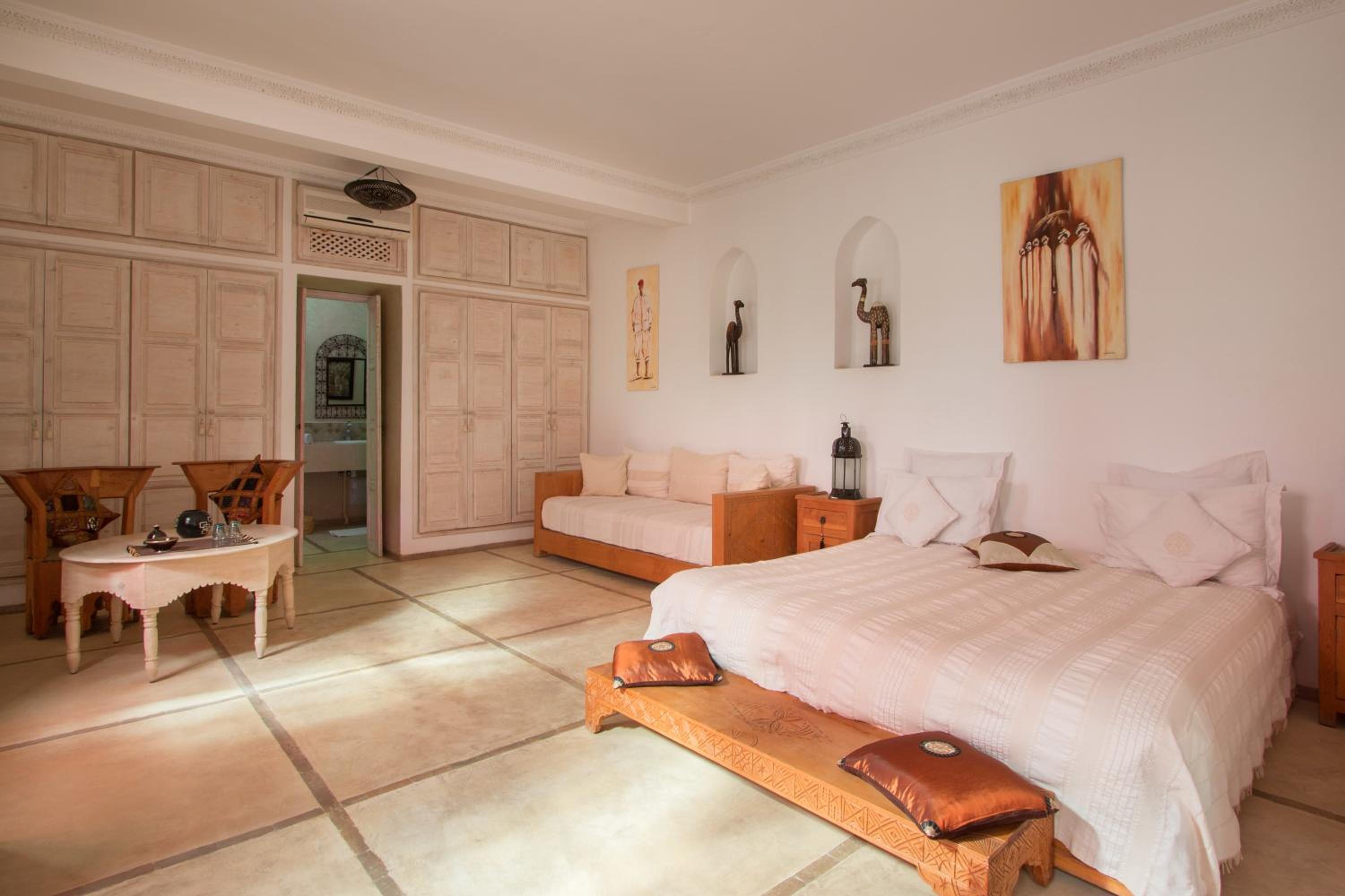 Triple Suite - Photo 9