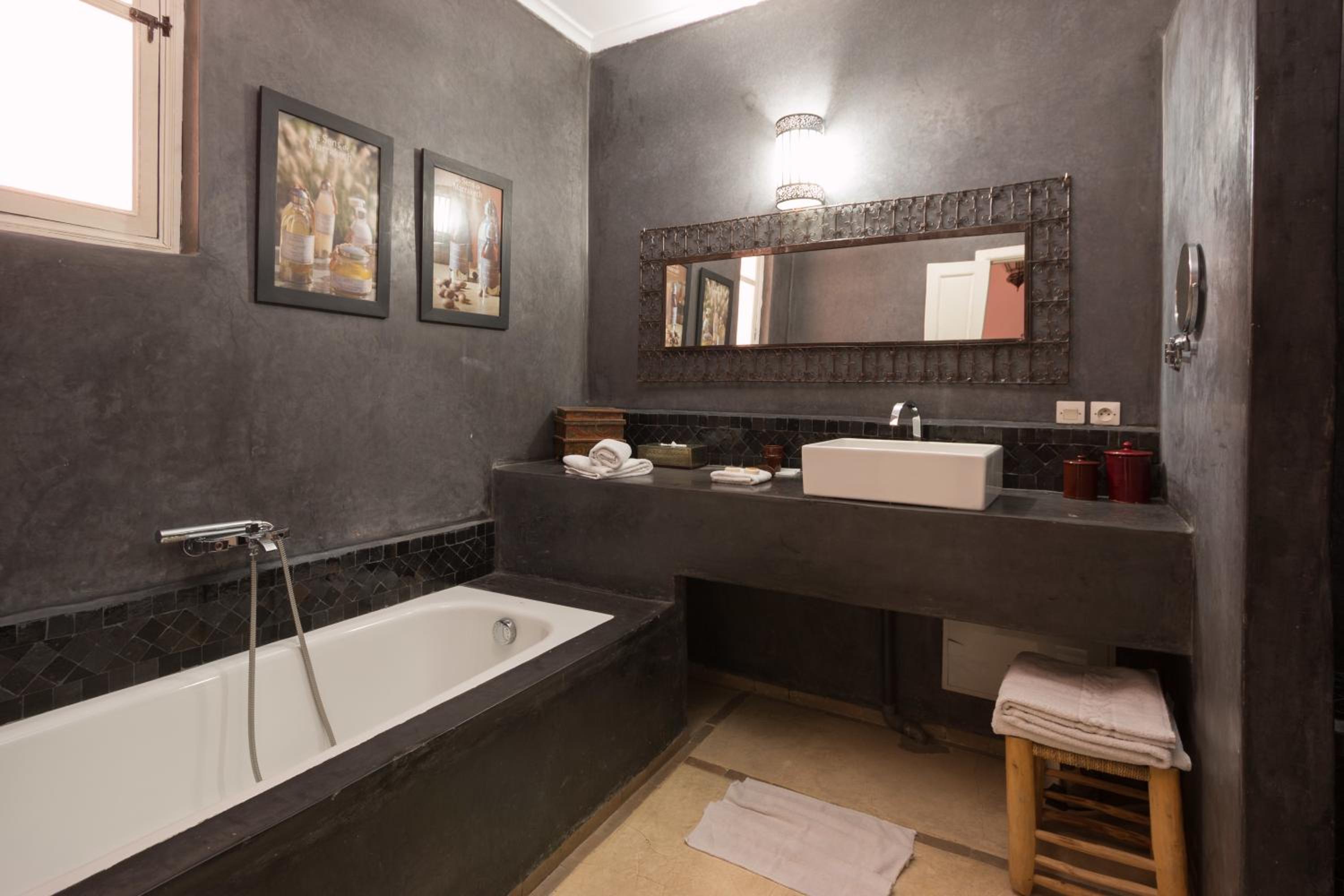 Triple Suite - Photo 14