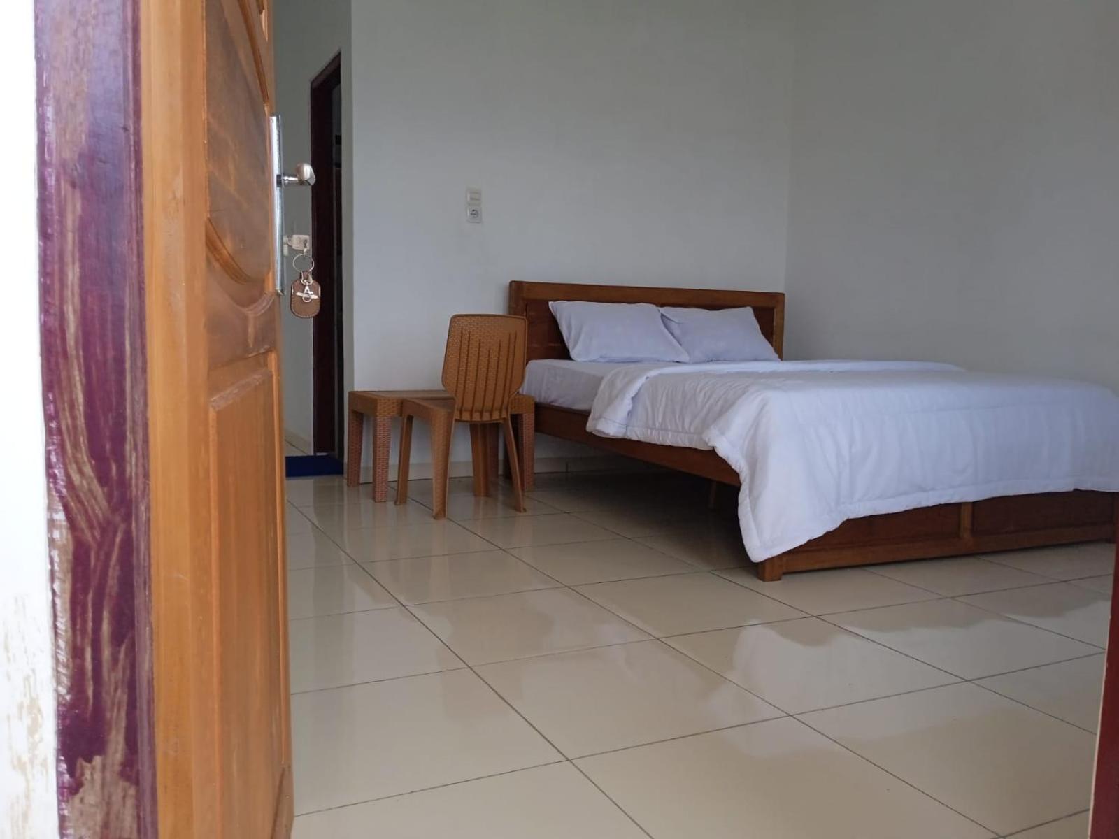 Double Room with Private Bathroom - Photo 7