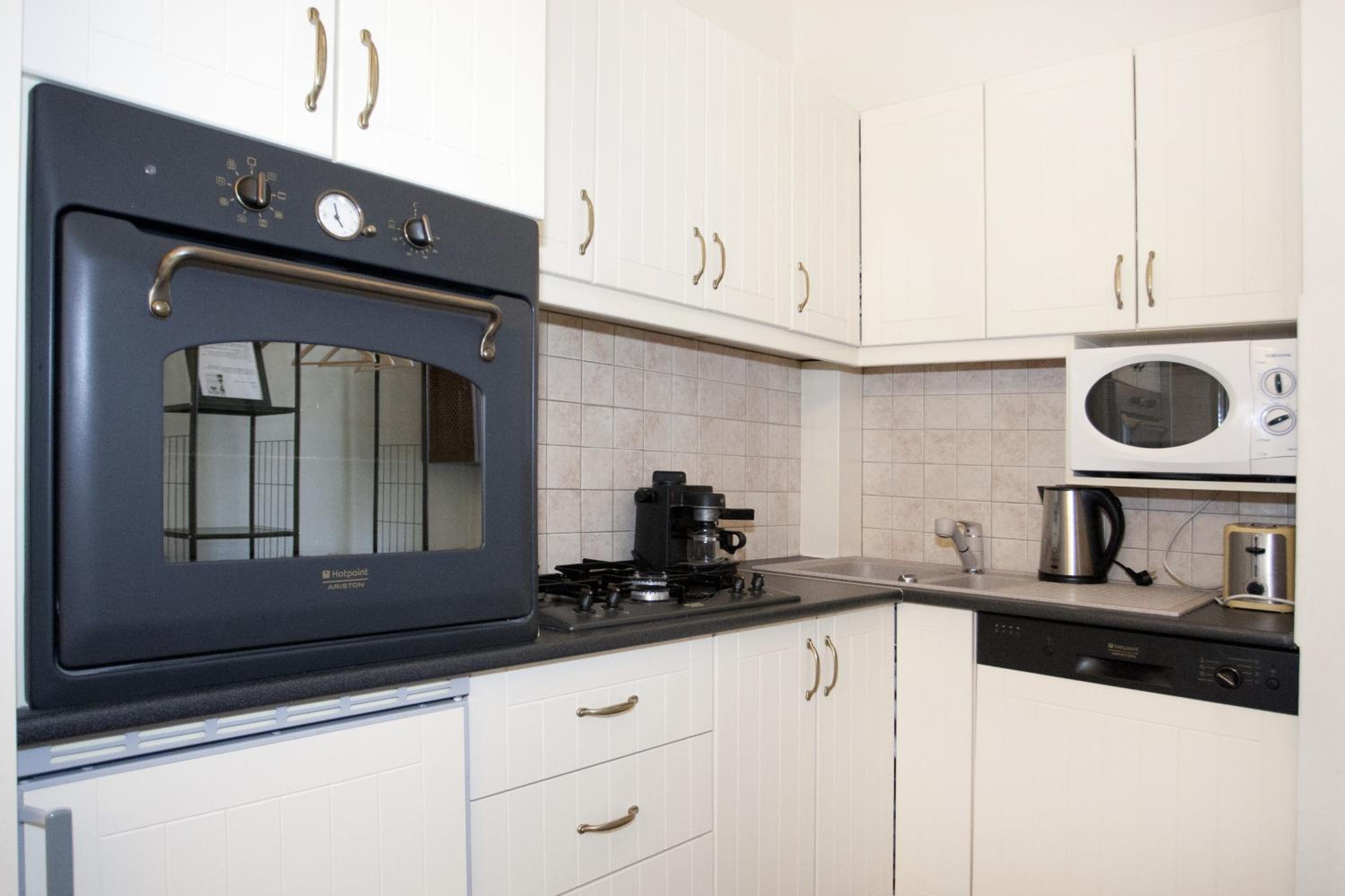 Studio Apartment - Photo 18