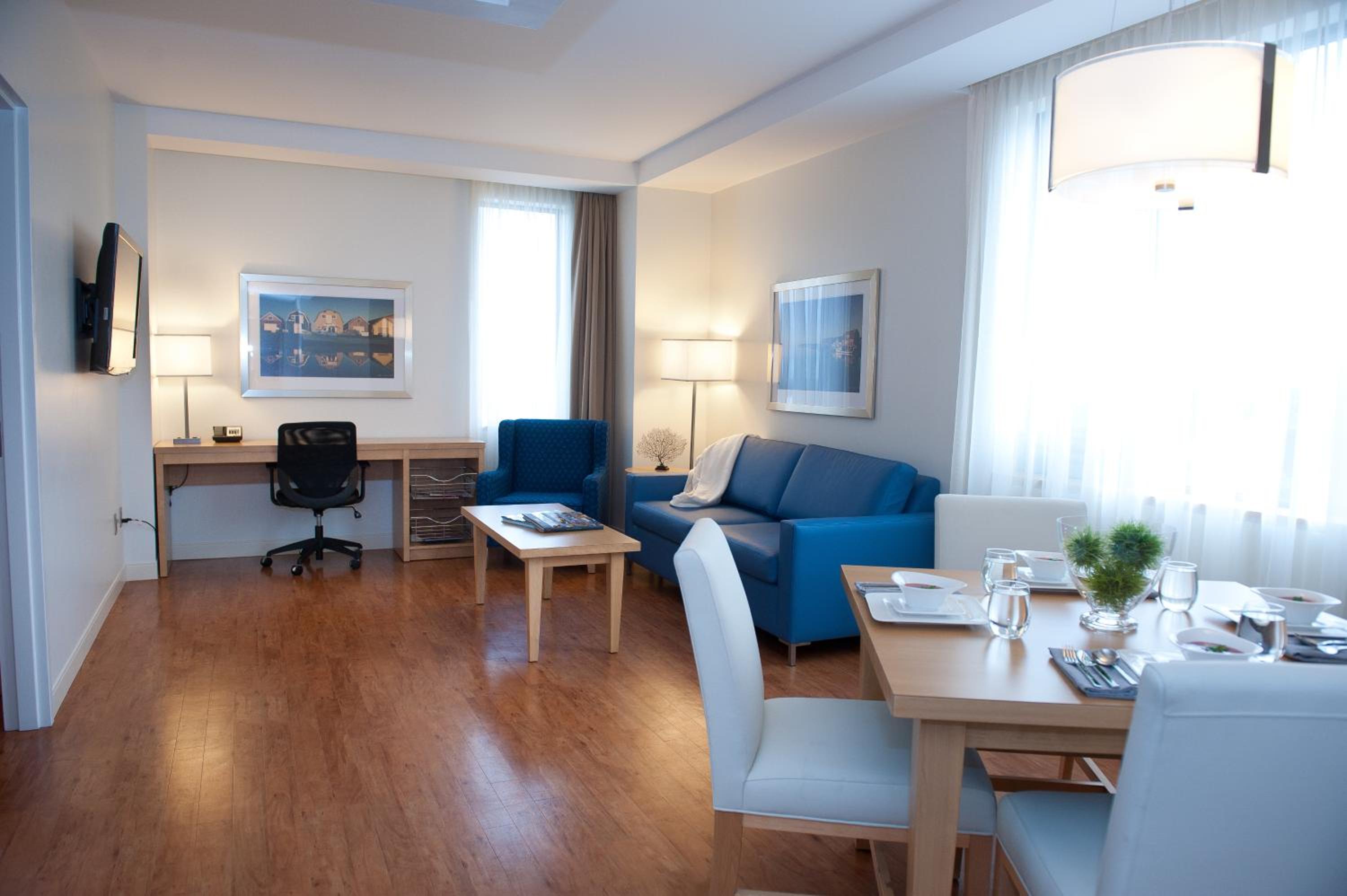 One-Bedroom King Suite with Sofa Bed photo 1