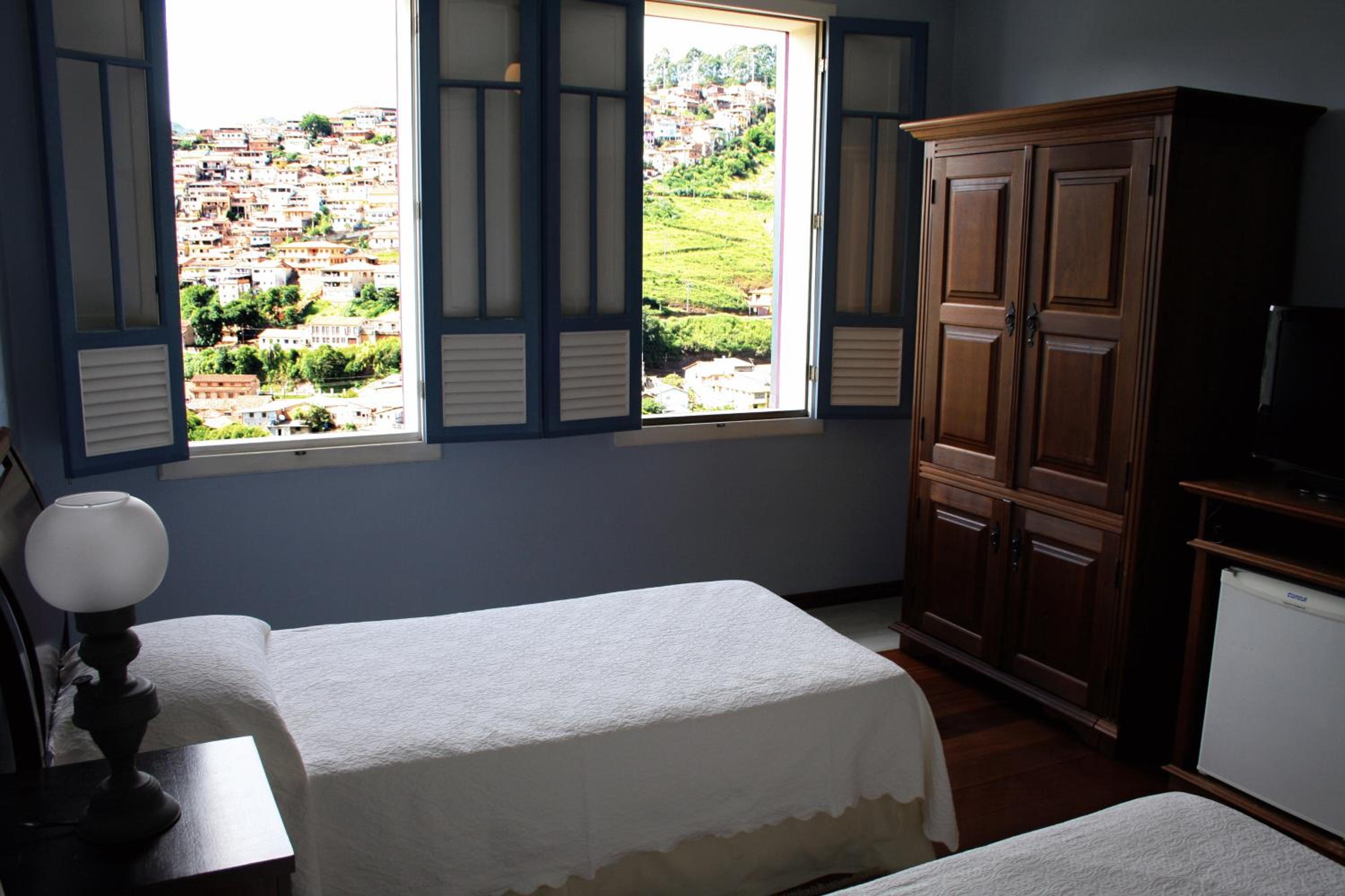 Standard Twin Room - Photo 8