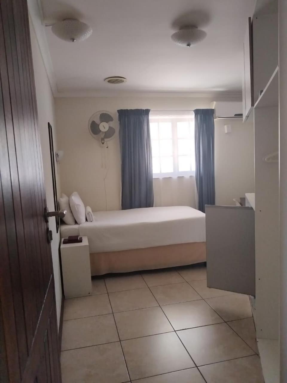 Standard Single Room with Shared Bathroom photo 1