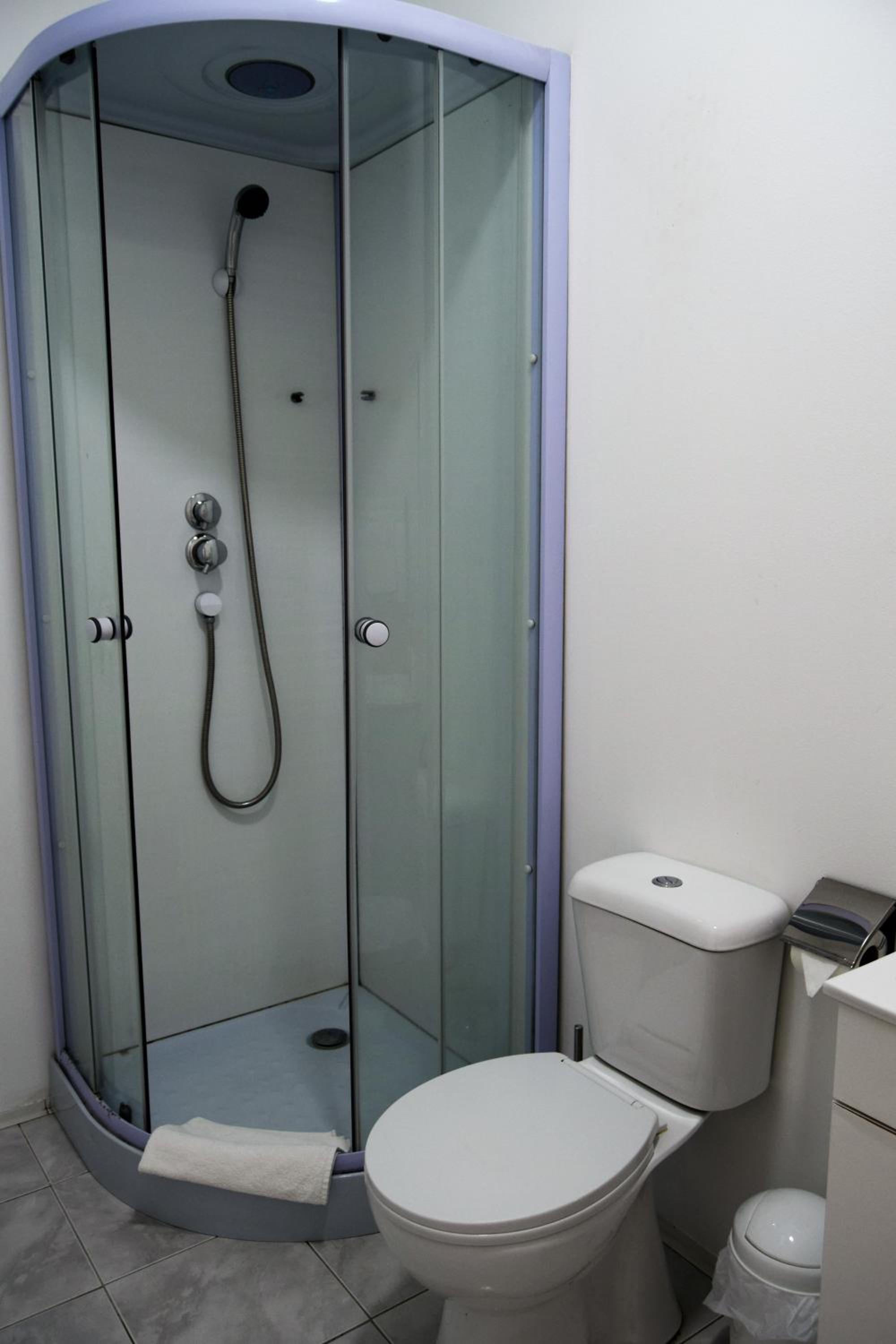 Economy Double Room - Photo 5