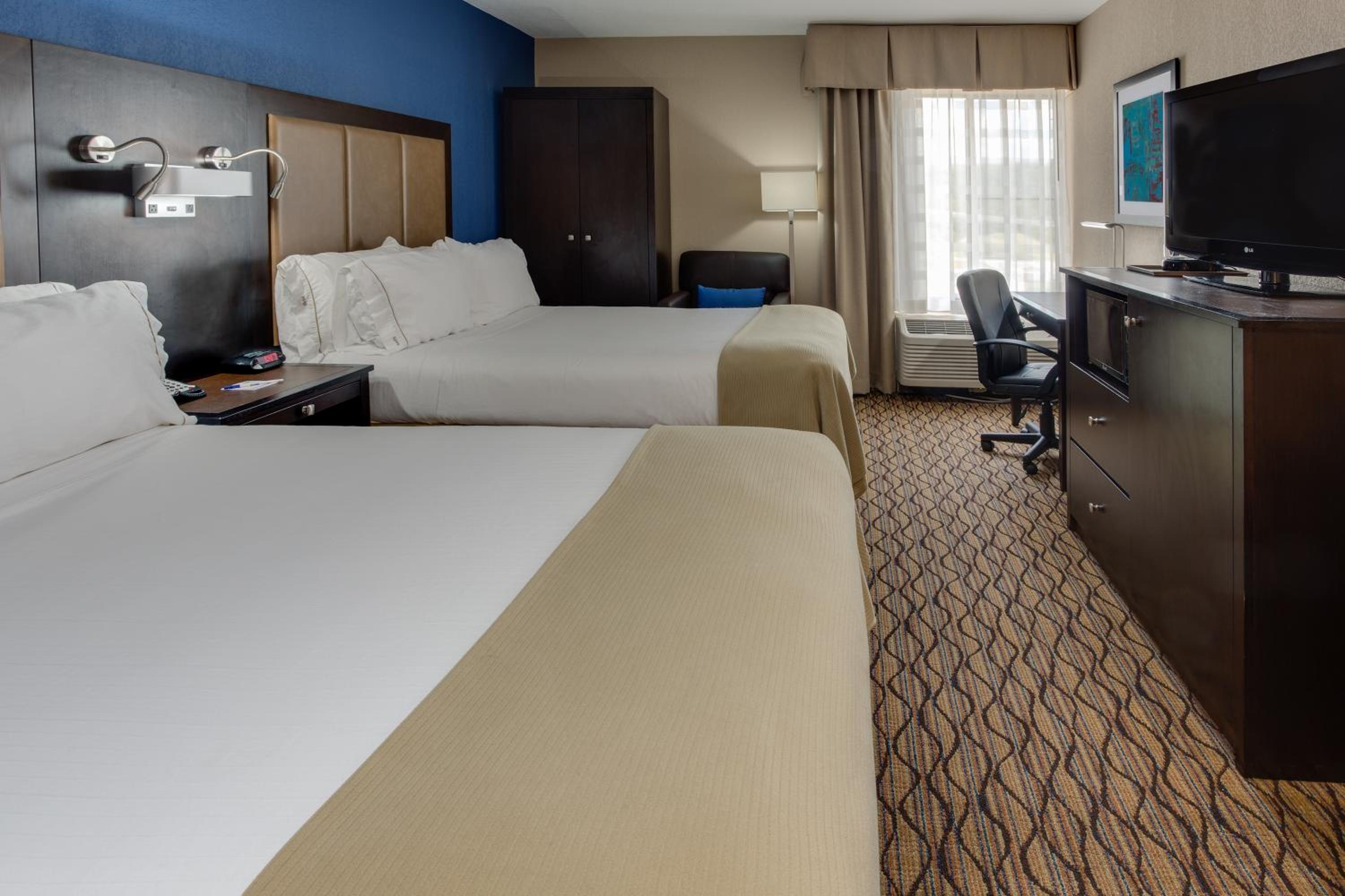 Queen Room with Two Queen Beds - Disability Access photo 1