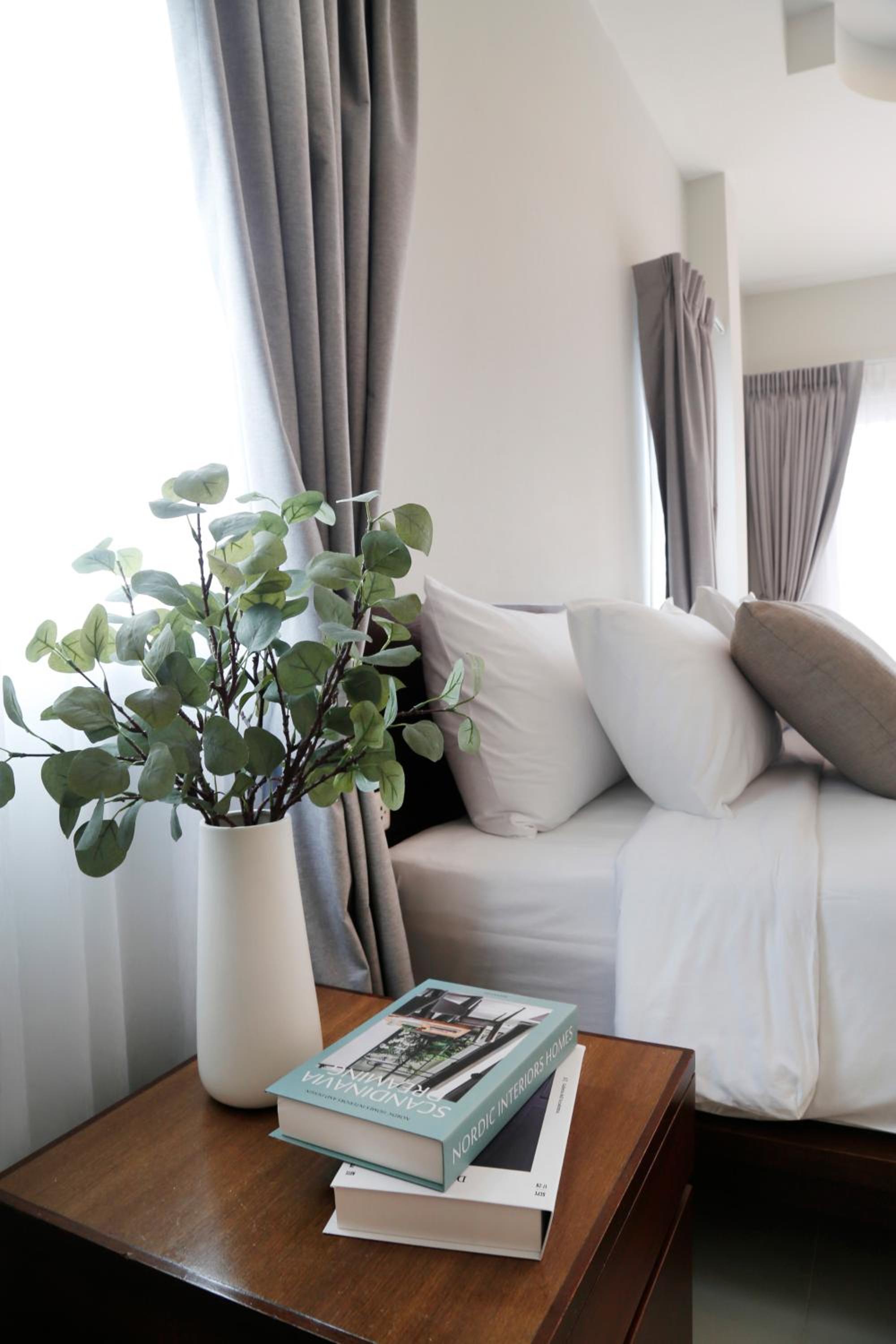 Deluxe Double Room with Balcony - Photo 10