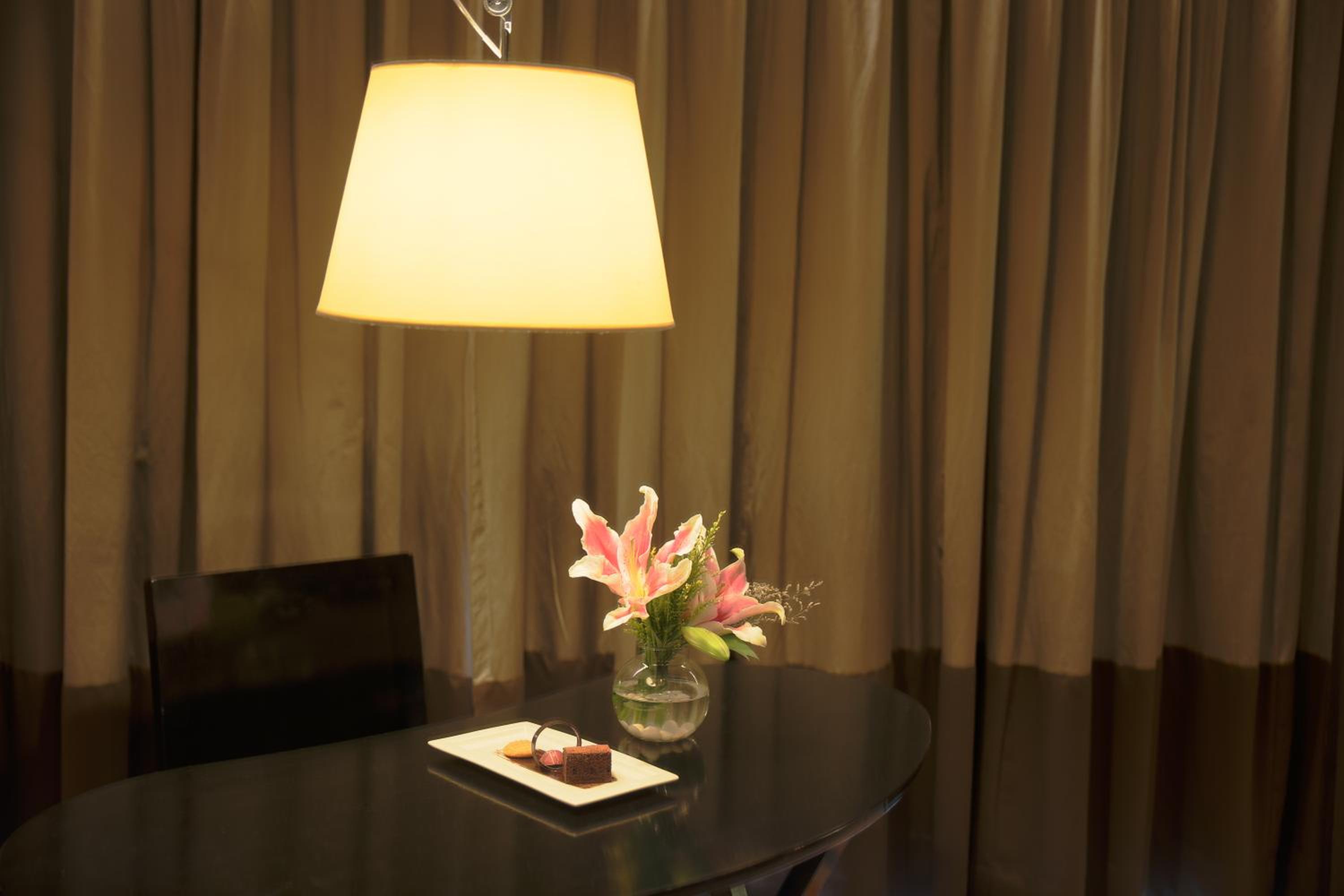 1 Bedroom Apartment with Kitchen - Free one way airport transfers, Happy Hours (BUY 1 GET 1) all beverages at Cafe Joy (12 pm to 6pm), 20% discount on F & B, 20% discount on Laundry