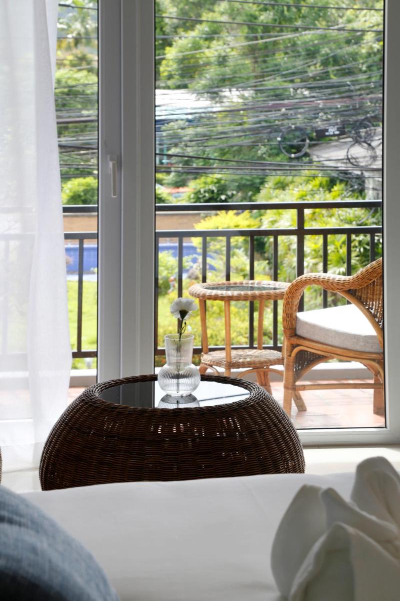 Deluxe Double Room with Balcony - Photo 6