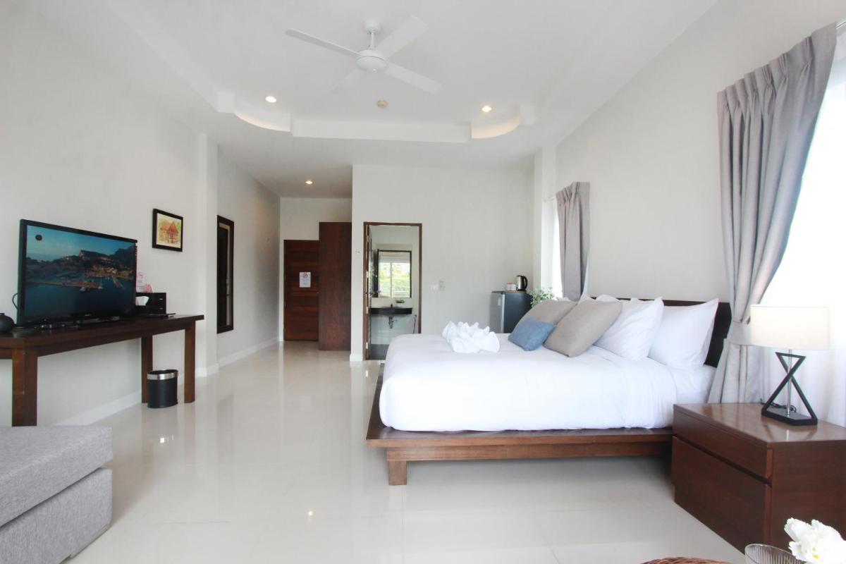 Deluxe Double Room with Balcony - Photo 1